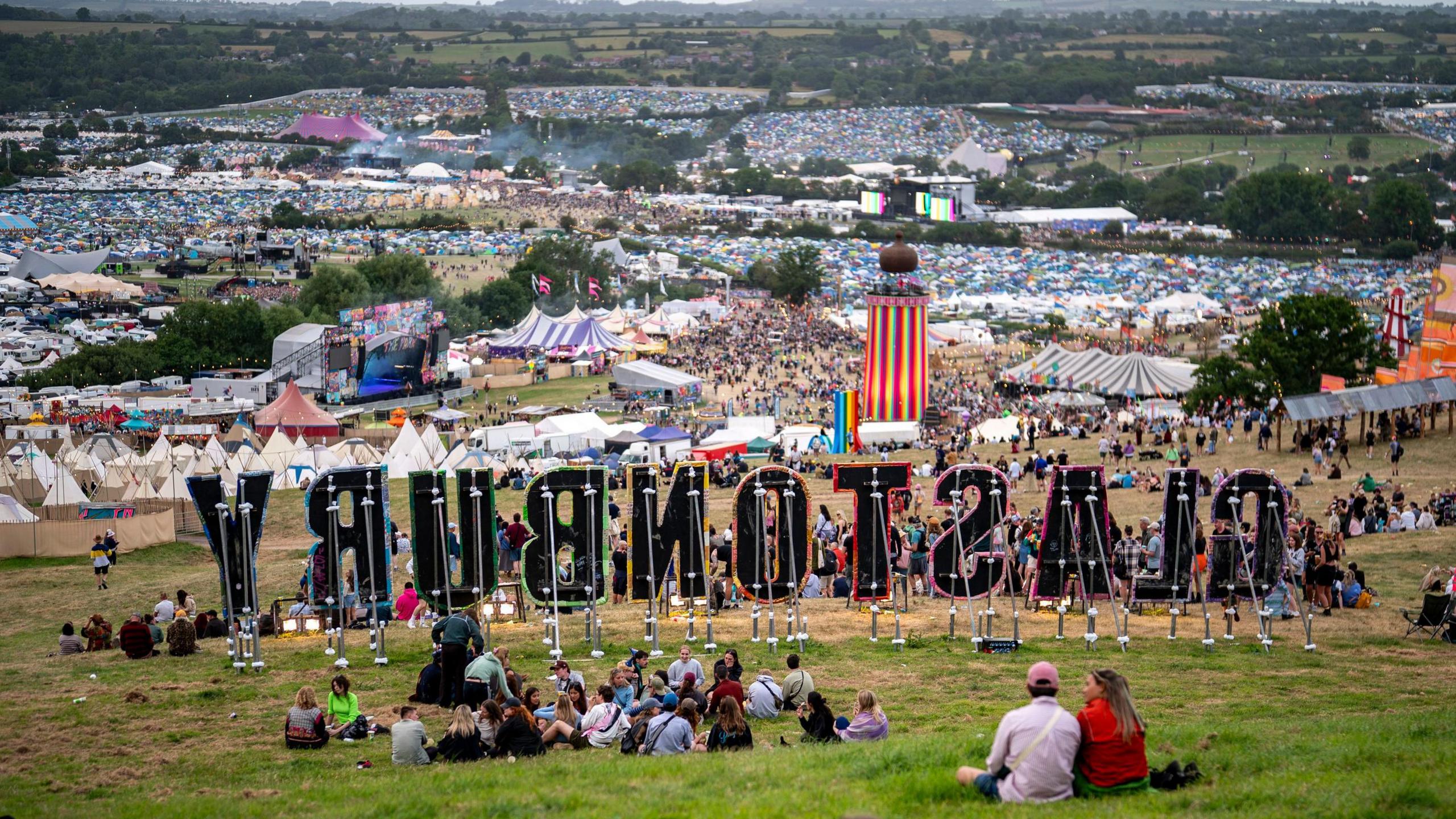 2560x1440 Food, fire crews and solar stages: The people behind Glastonbury Festival
