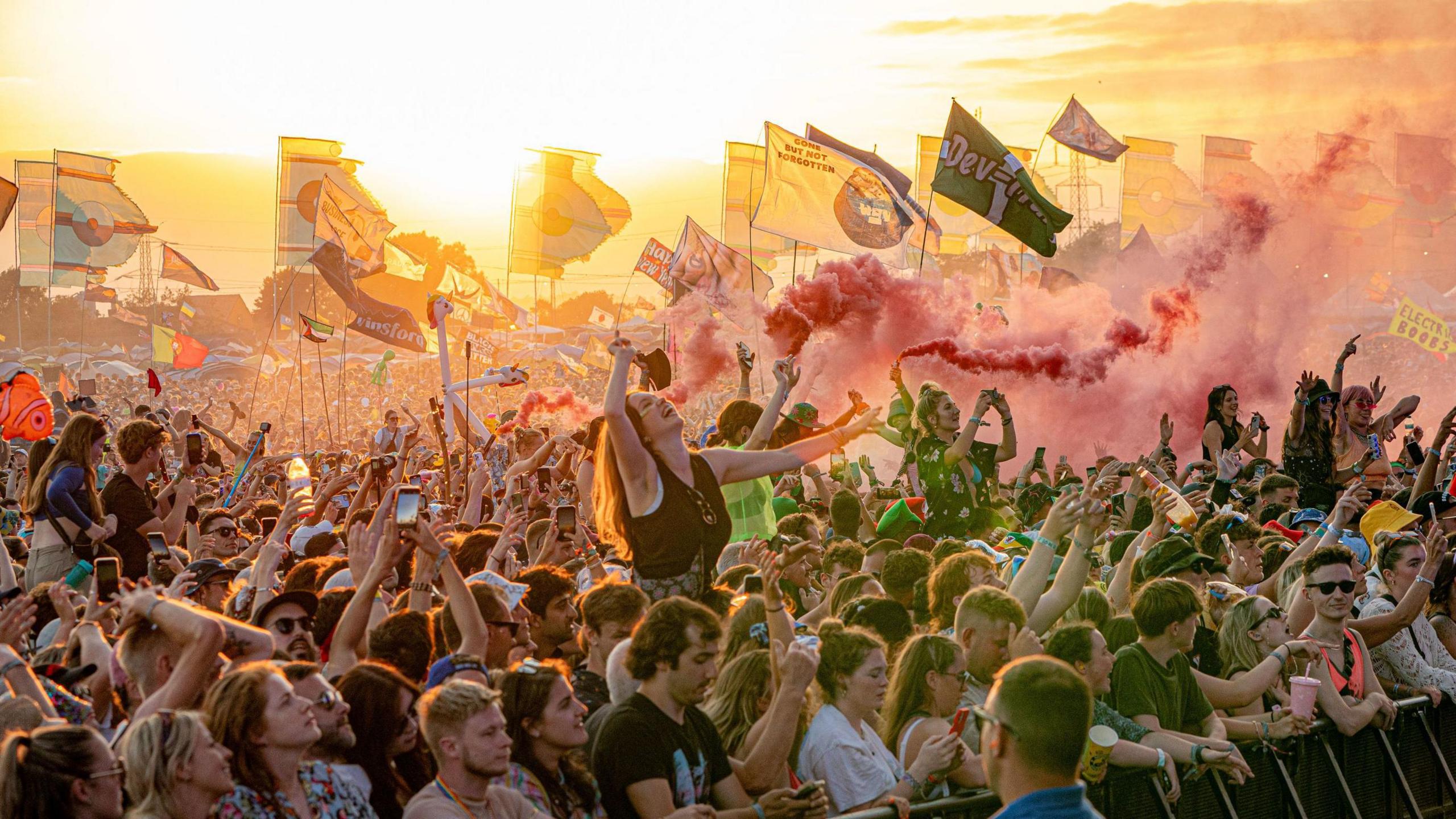 2560x1440 How to stay well this Glastonbury Festival