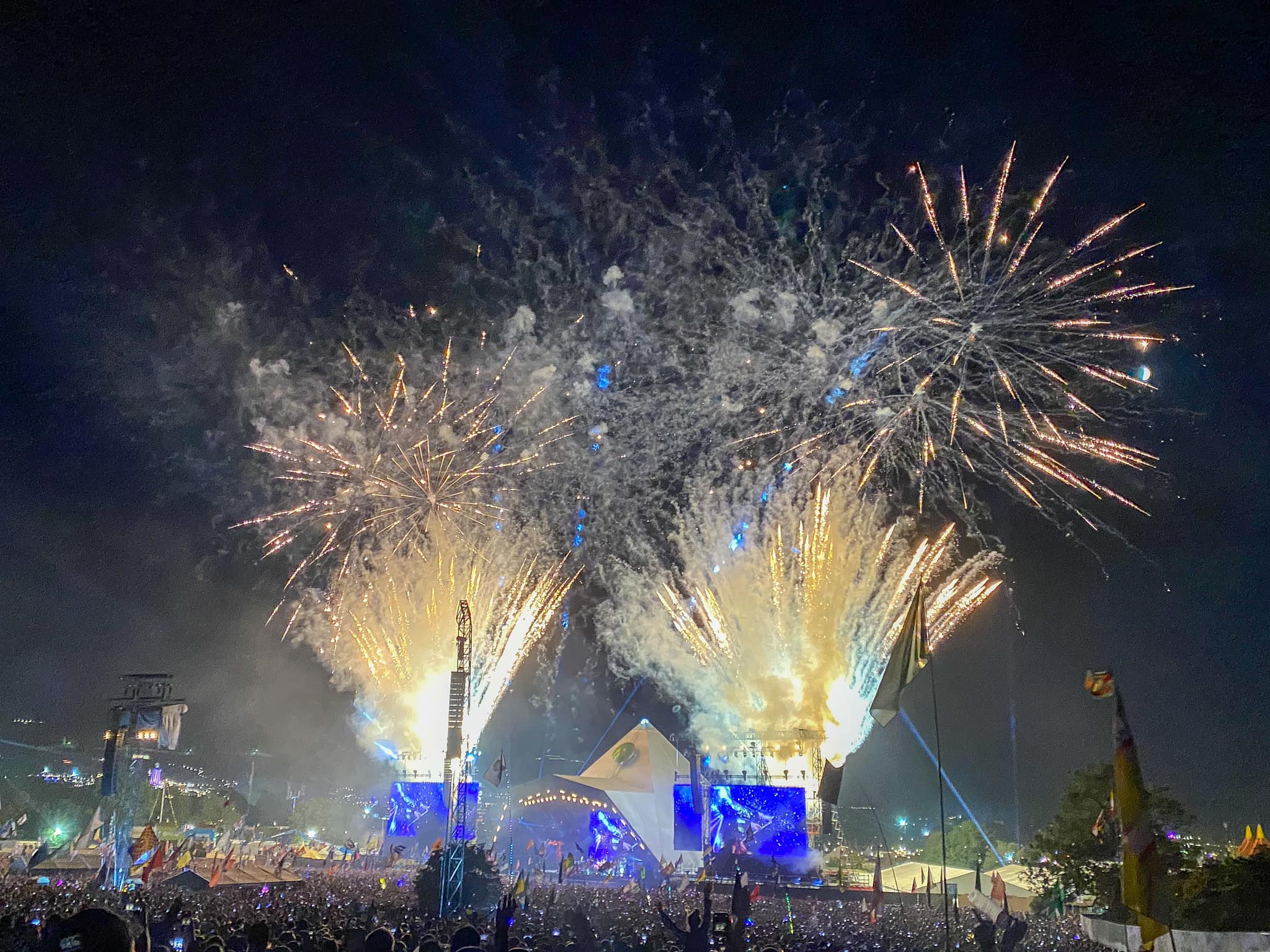 2048x1536 Glastonbury Festival Complete Beginners Guide