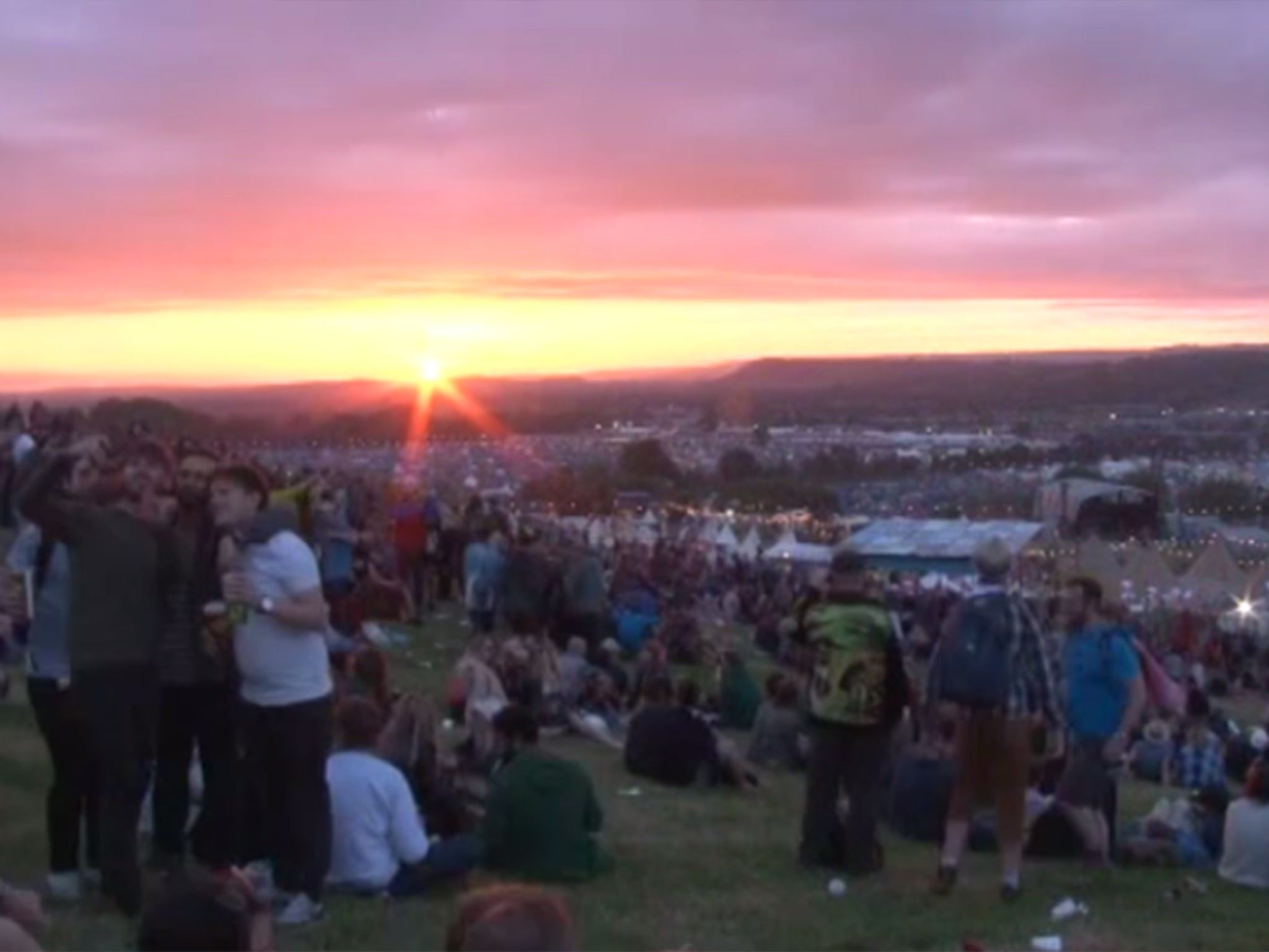 2048x1536 Glastonbury 2015: Timelapse footage as campers arrive for festival