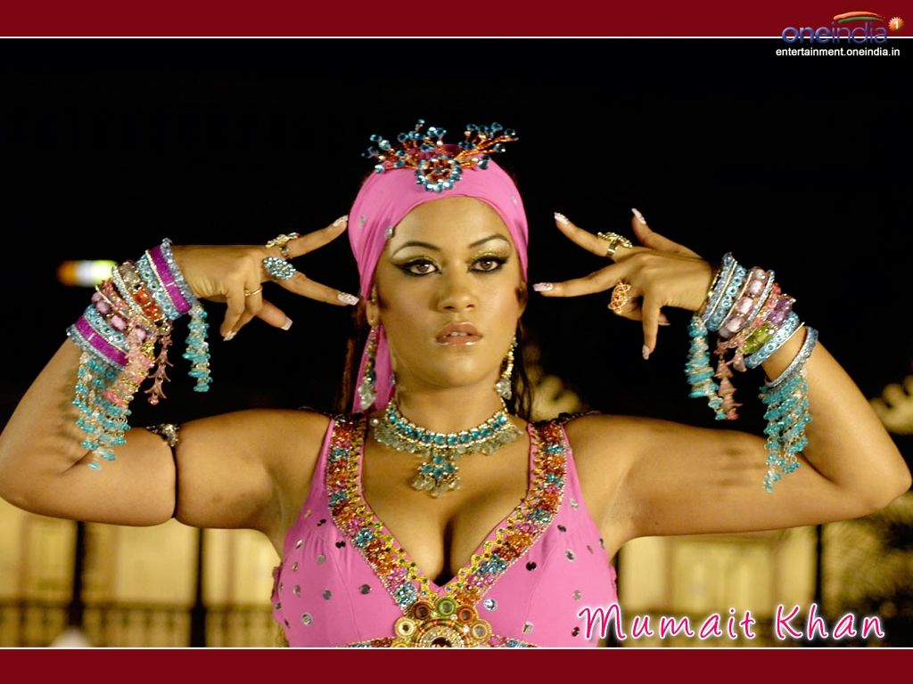 1024x768 Mumait Khan
