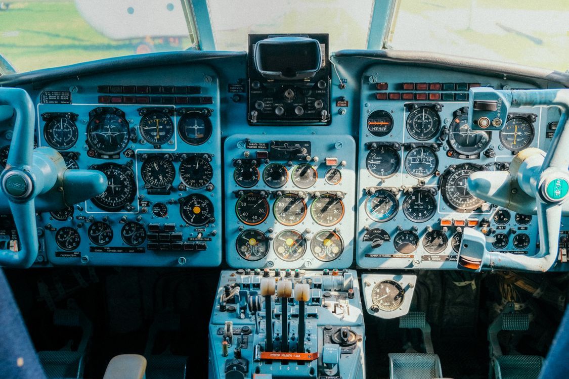 1125x750 Controls in Airplane · Free