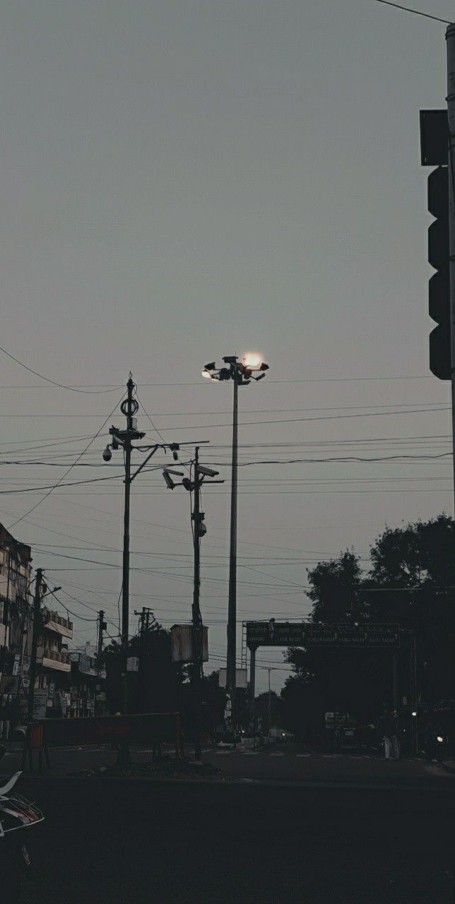 644x1280 light pole