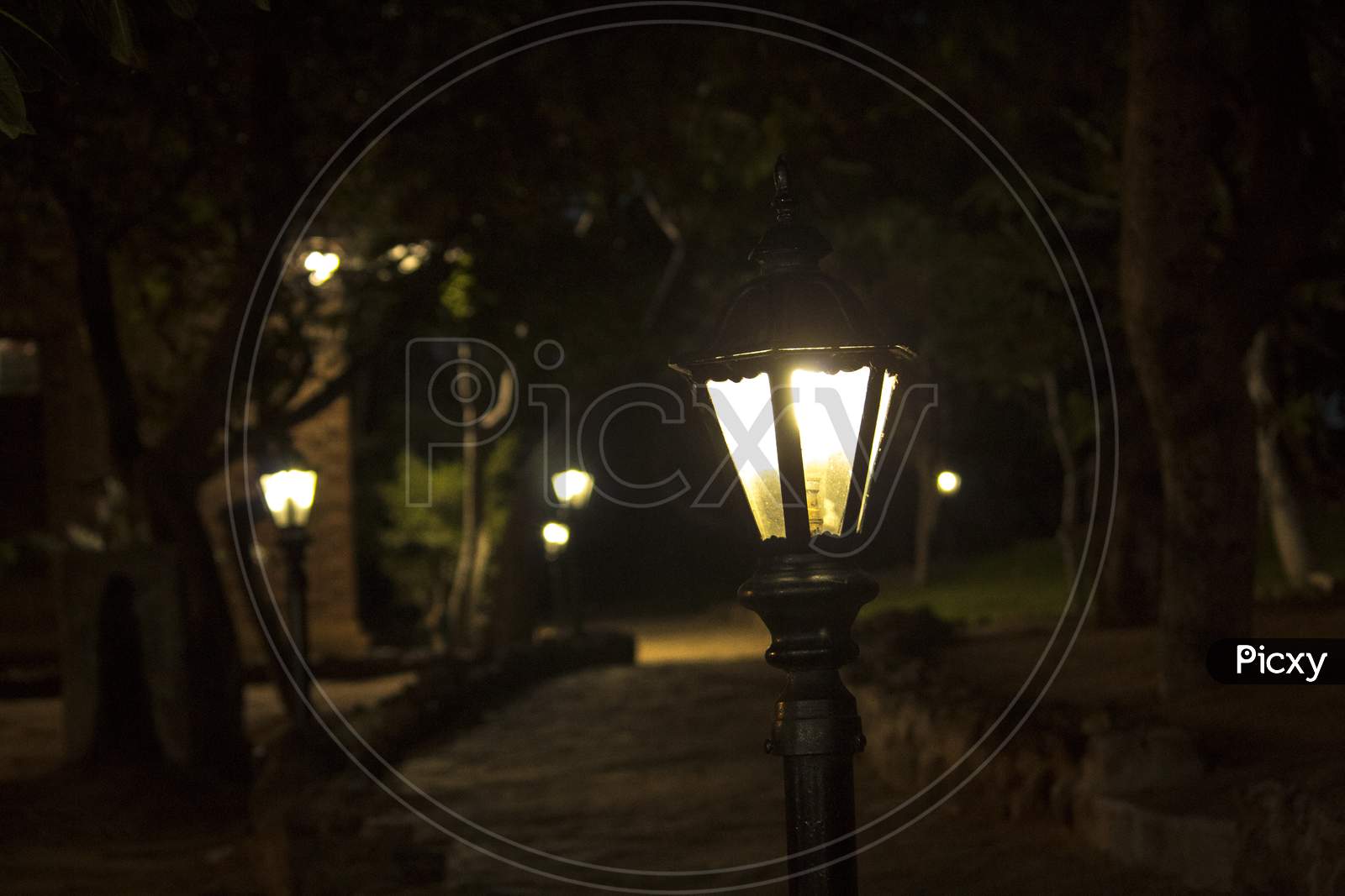 1600x1067 Image Of A Lamp Post In An Lane With Night Dark Background GM793689 Picxy