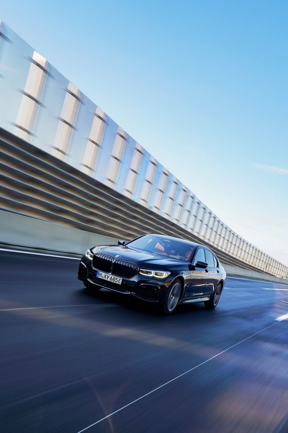 1000x1500 The BMW 745e photo