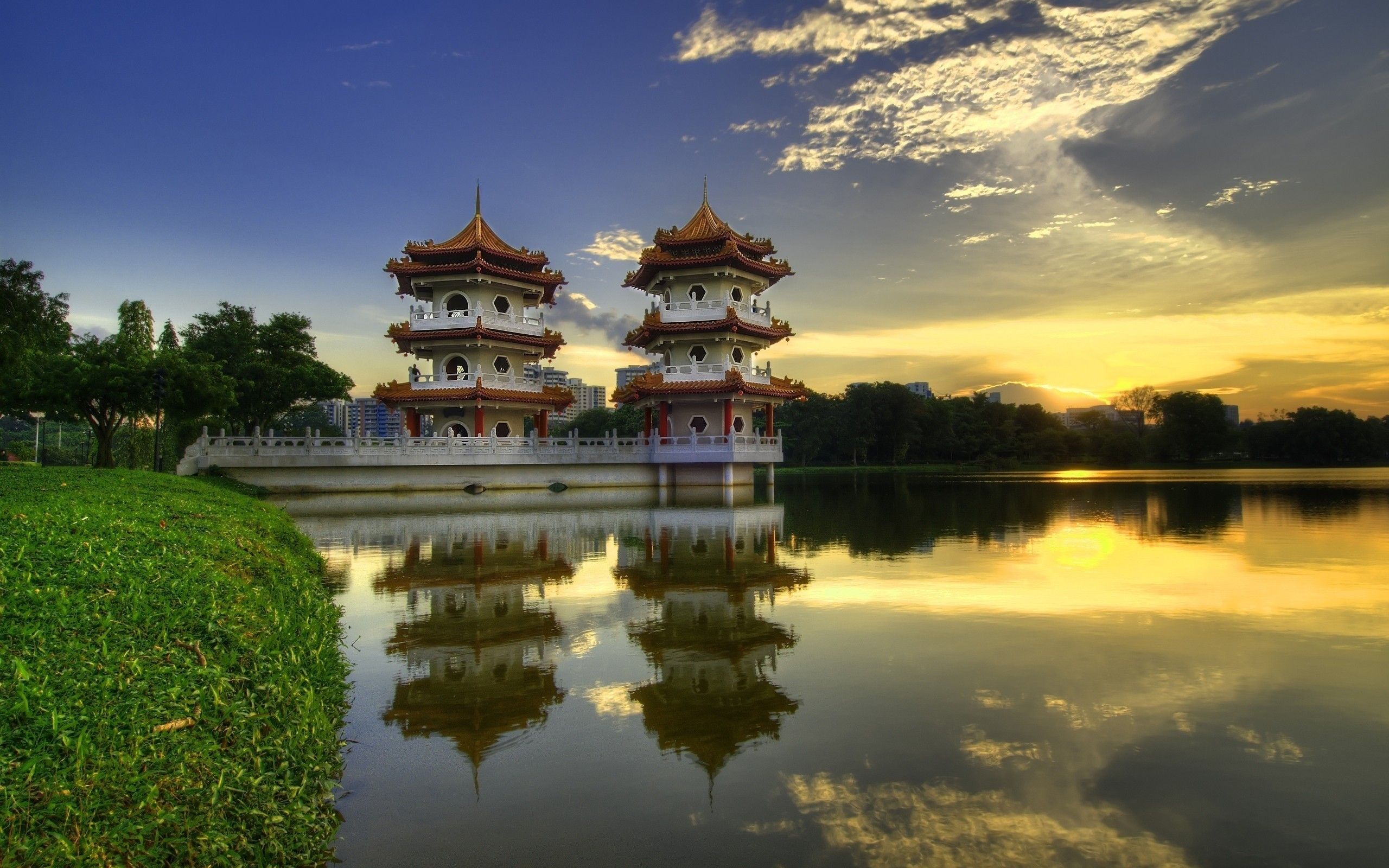 2560x1600 Buddhist Temple Wallpaper