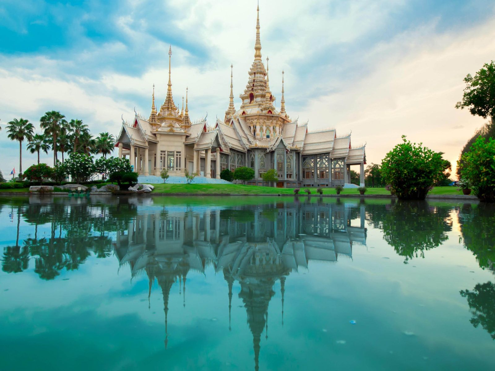 1600x1200 Thailand Temple Wallpaper