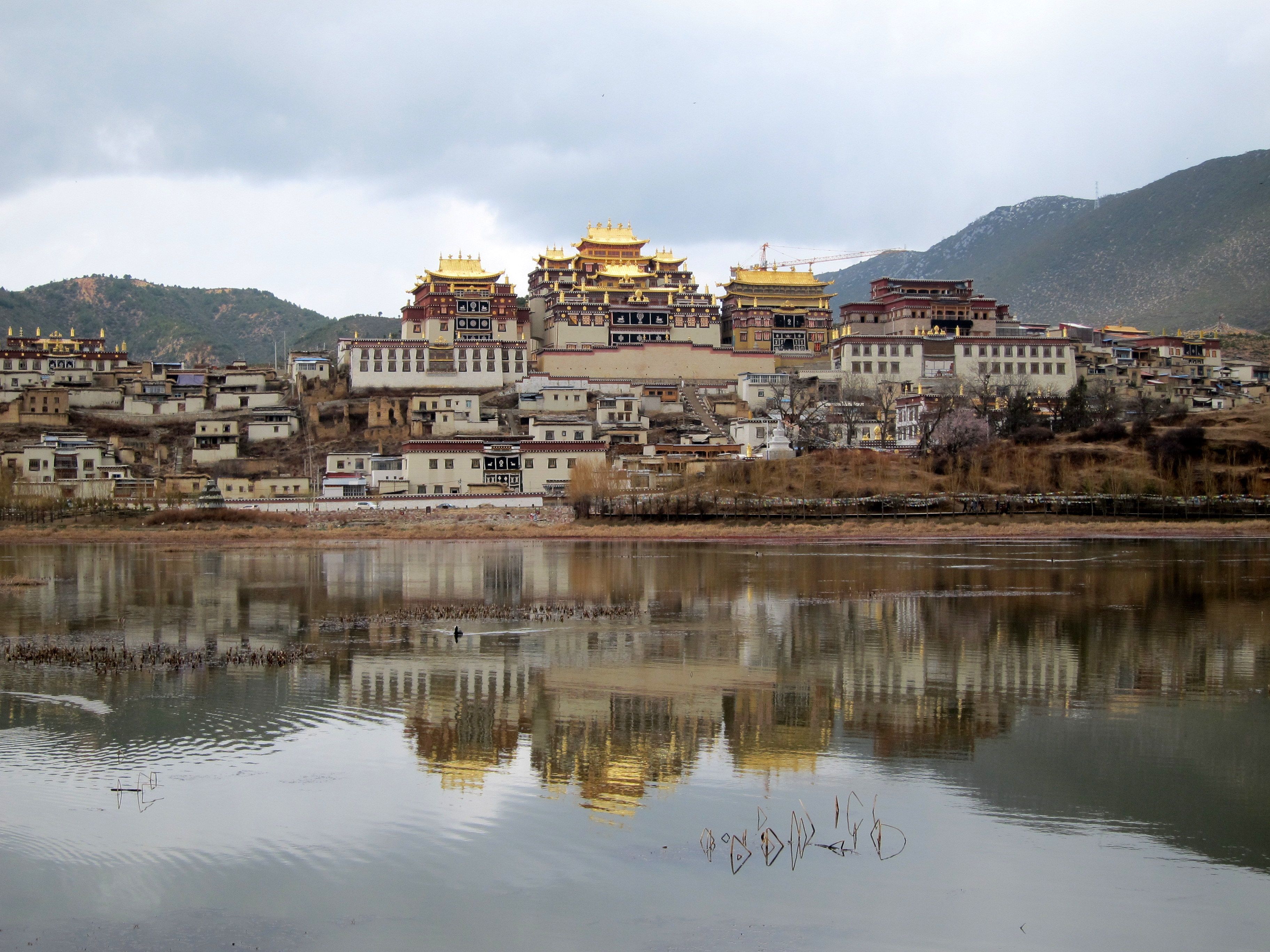 3648x2736 Temple in Coastal City · Free