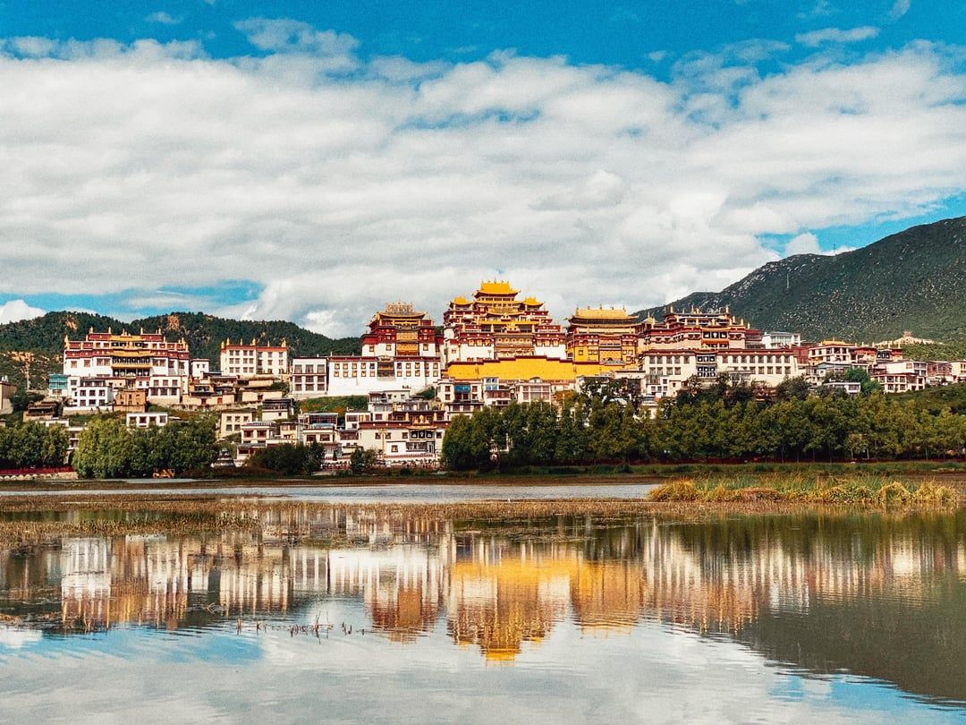 1080x810 Underrated and Incredible: Ganden Sumtseling Monastery, Yunnan [OC]