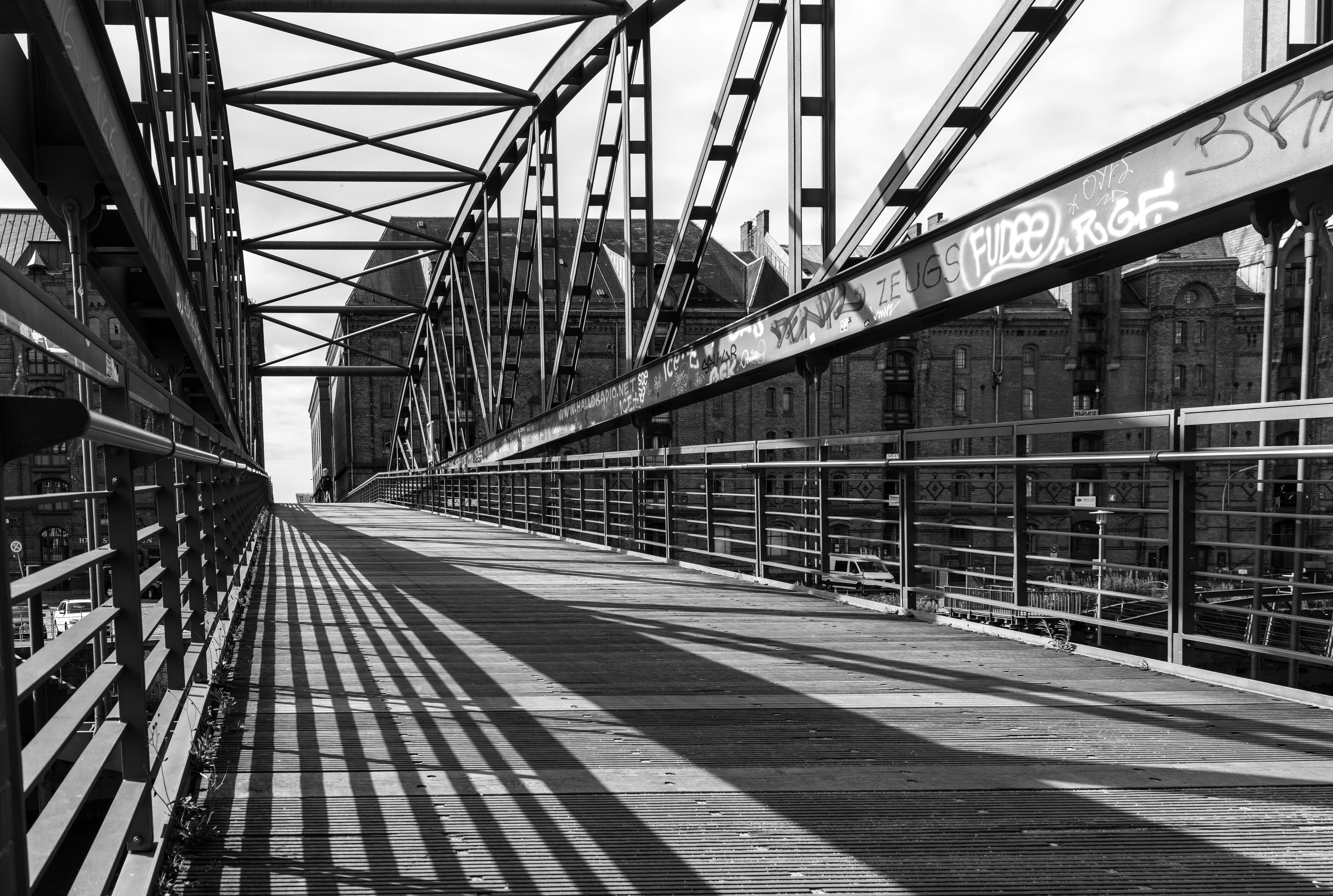 7072x4754 Black and White Photo of a Steel Bridge · Free