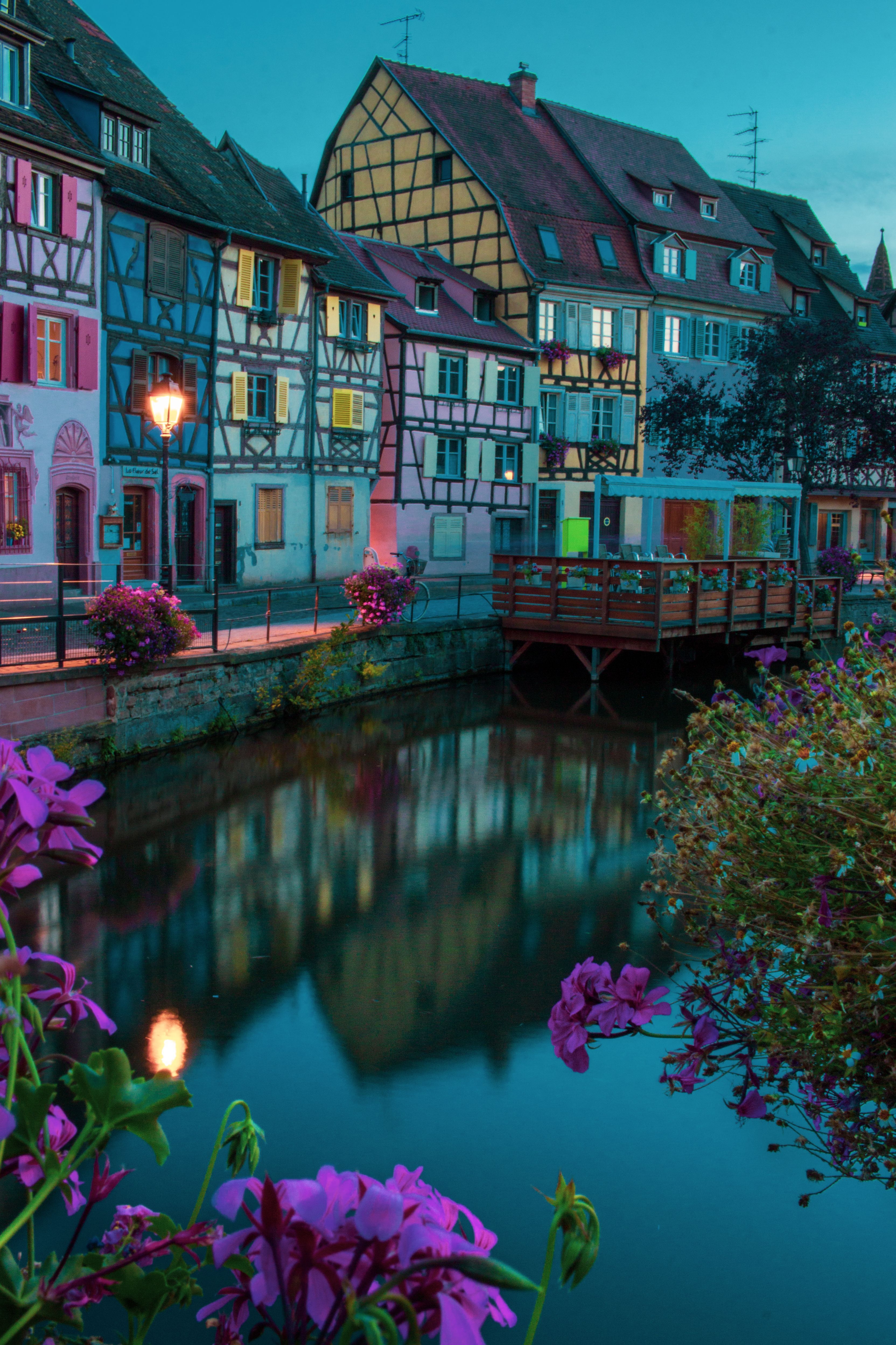 3328x4992 River and Vintage Buildings in Town in France · Free