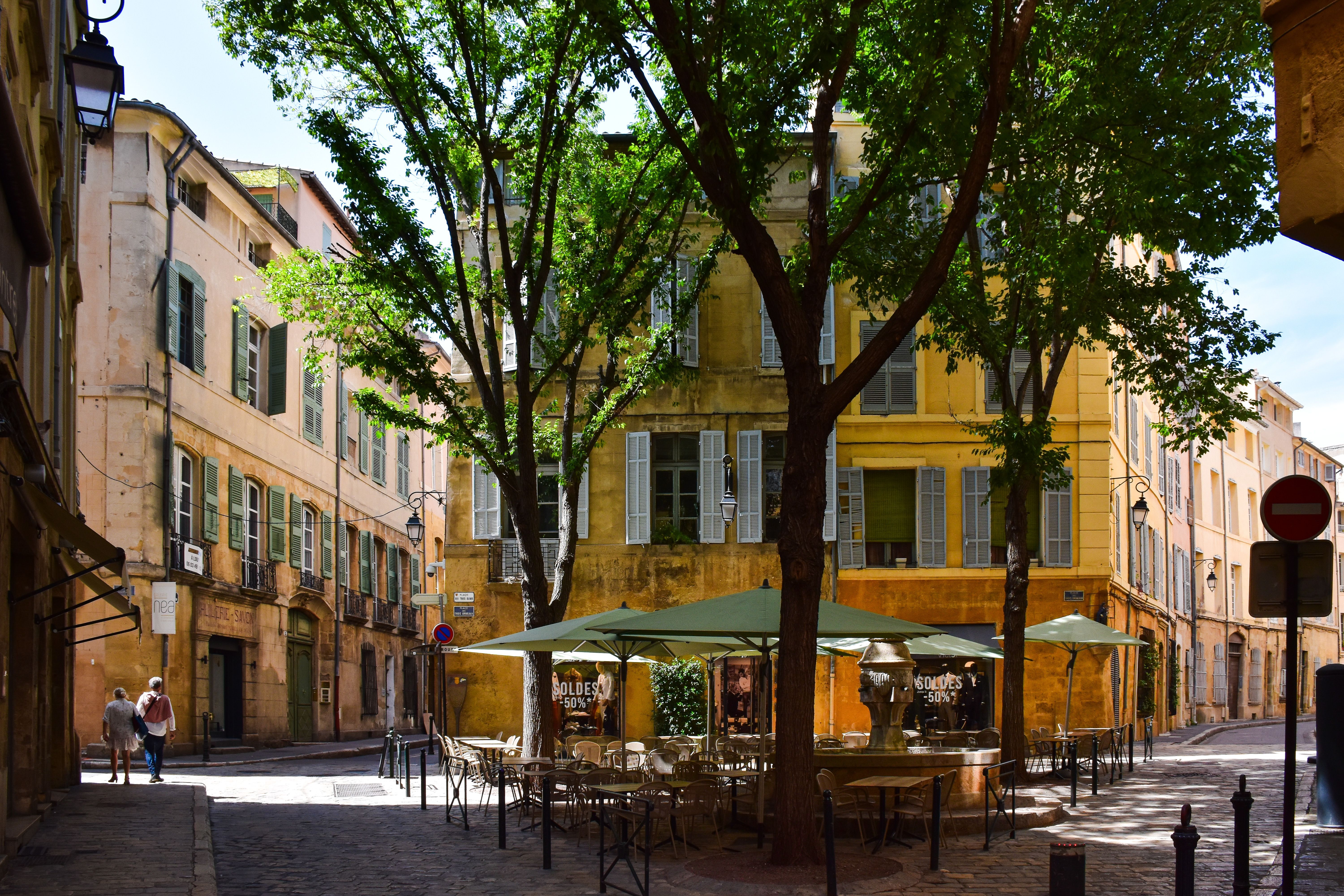 6000x4000 Charming Street Scene In Aix En Provence, France · Free