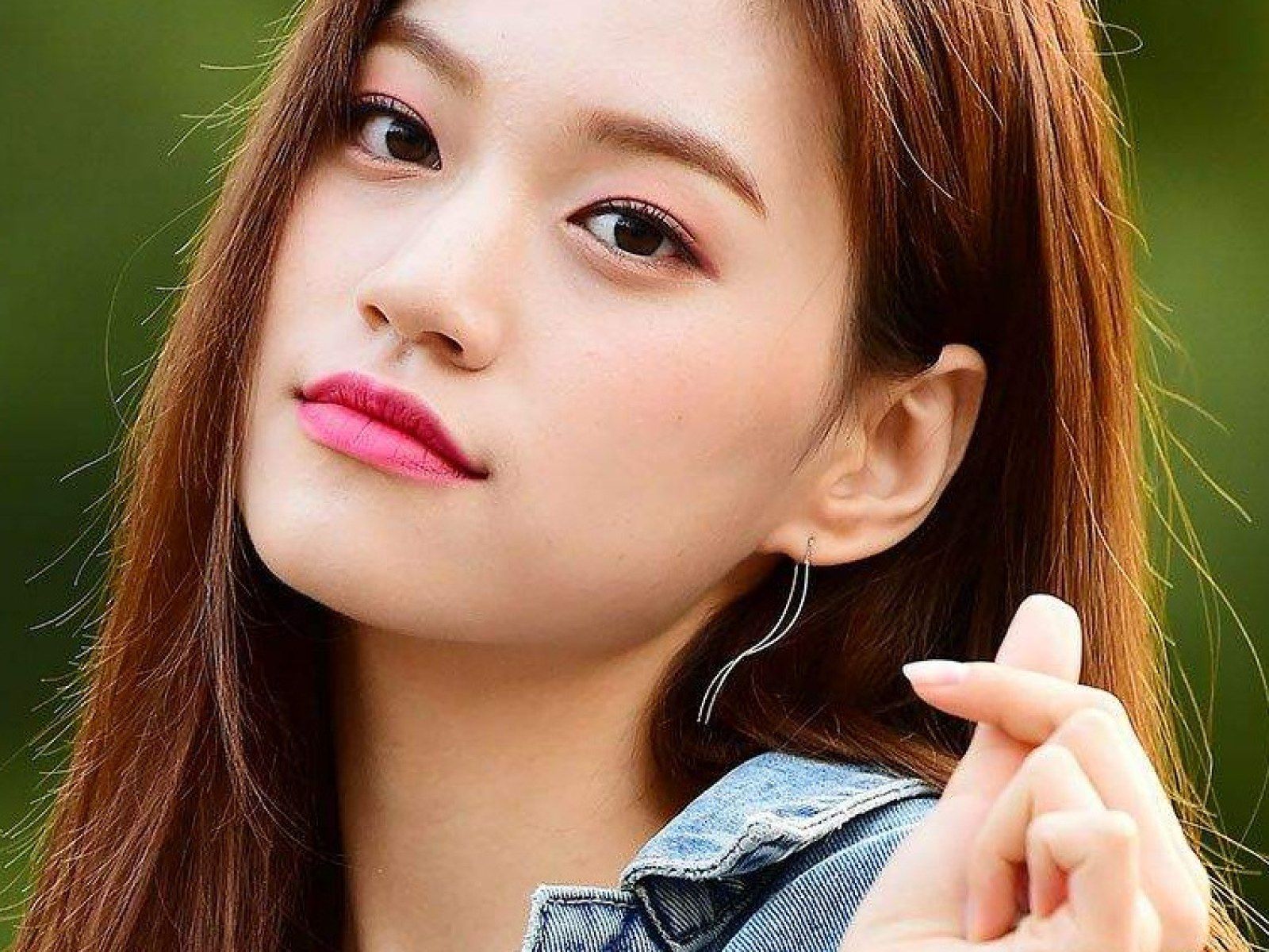 1600x1200 Weki Meki's Kim Doyeon to Star as Jun Ji Hyun's Younger Version in 'Mount Jiri'