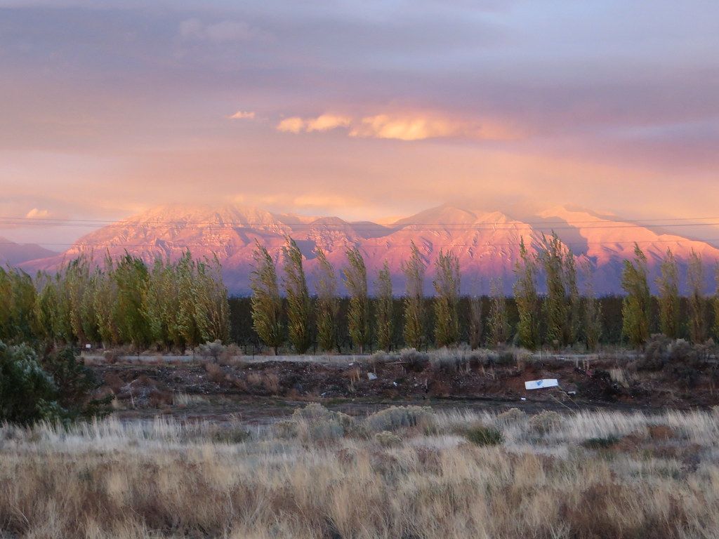 1024x768 Misty Sunset over Wasatch Mountains, U.S. Route Santaqu