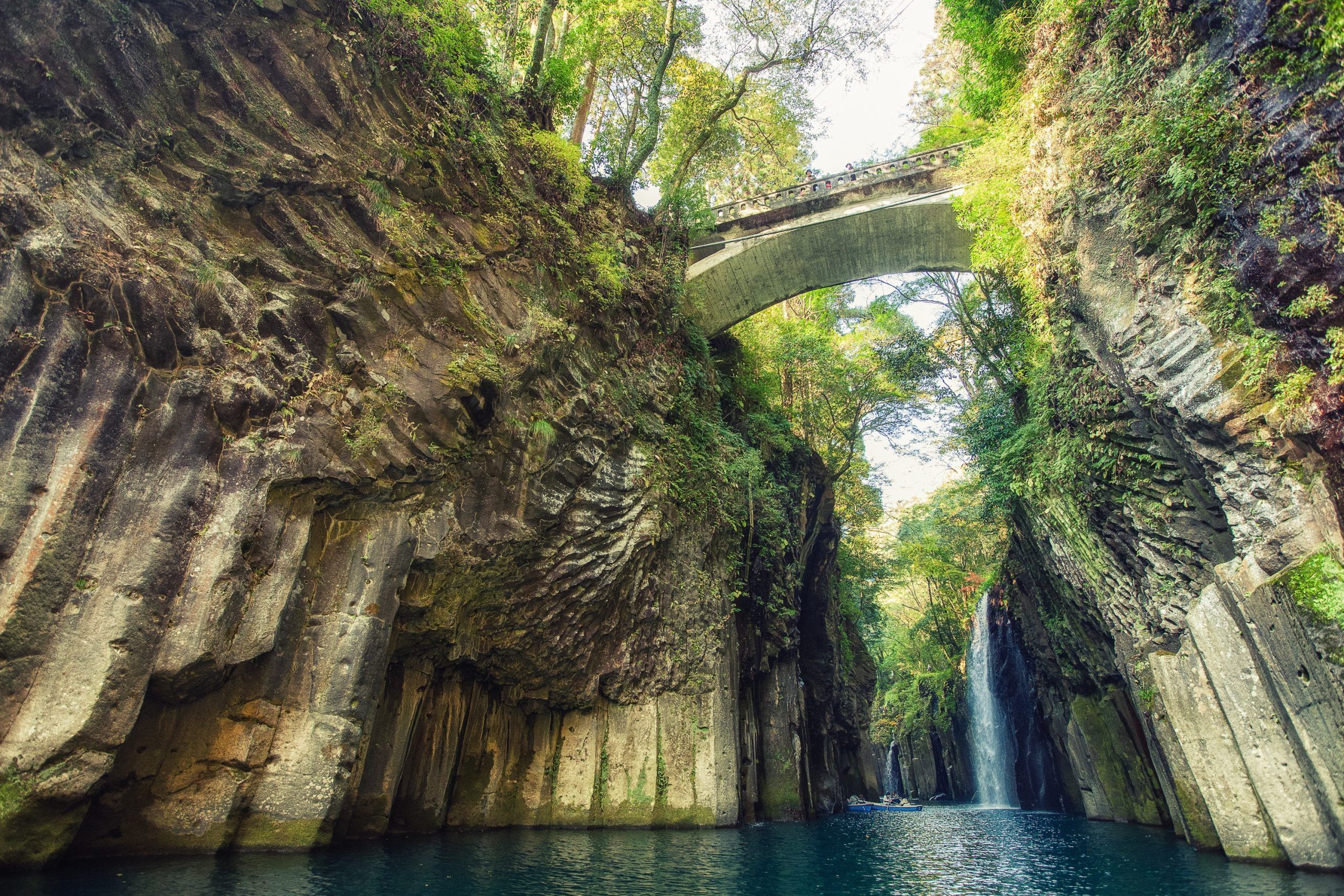 2560x1707 Manai Falls at the Takachiho Gorge