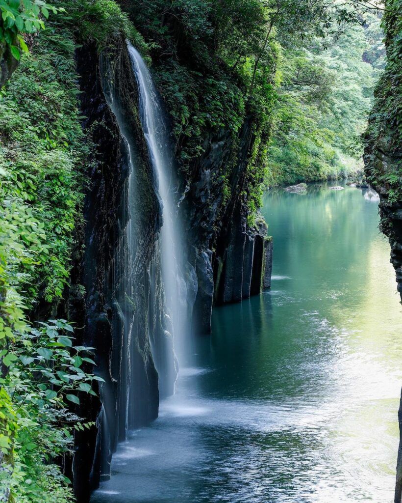 820x1024 Takachiho Gorge: Valley Where You Can Admire Waterfalls In A Boat