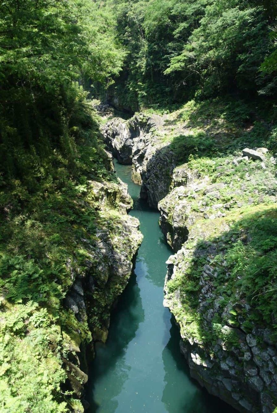 896x1338 Takachiho Gorge: Natural Beauty that Inspired Legends