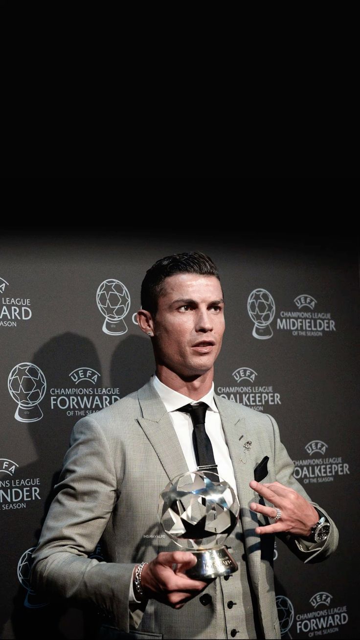 736x1308 Cristiano Ronaldo 2025