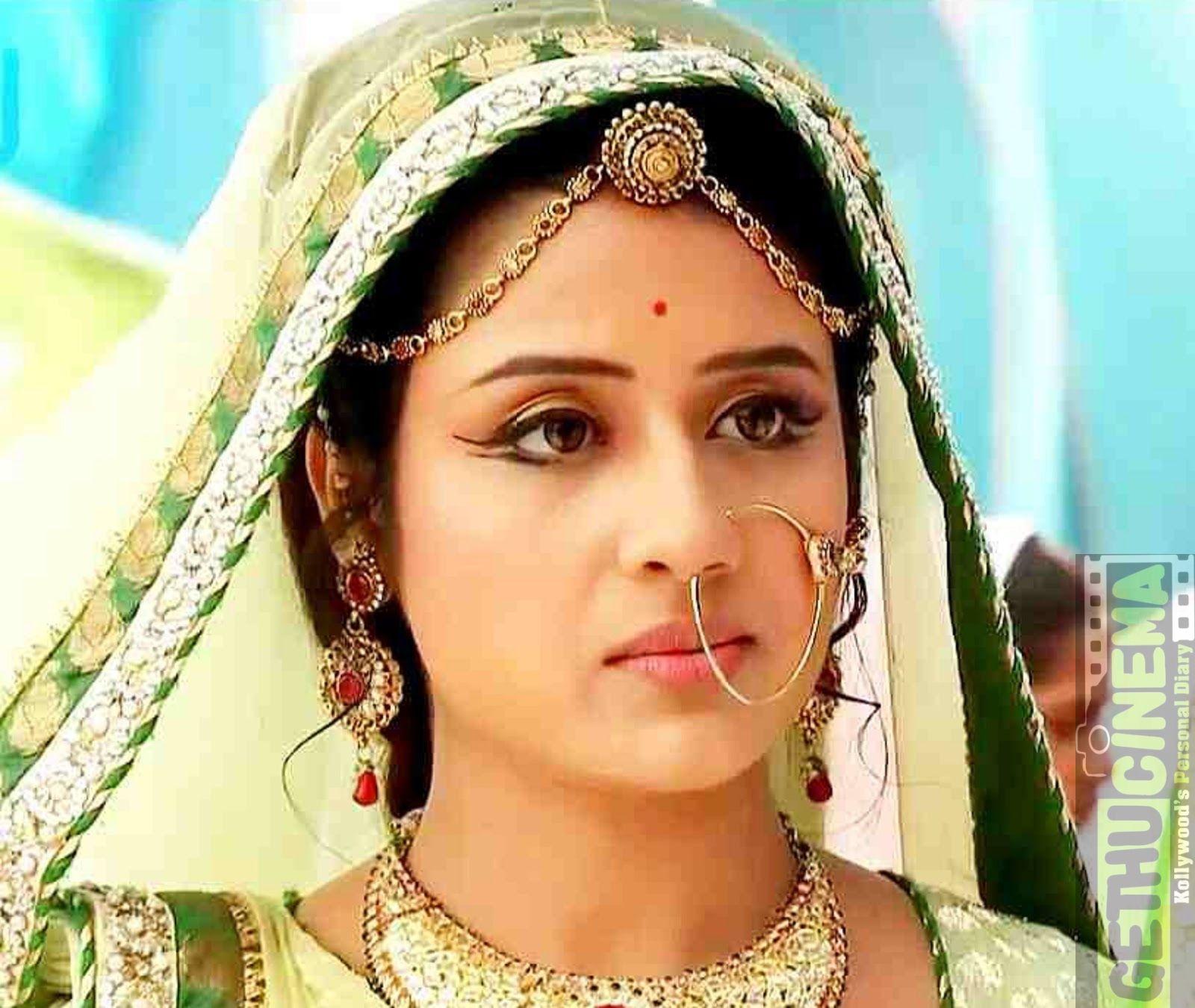 1600x1350 Paridhi Sharma Wallpaper