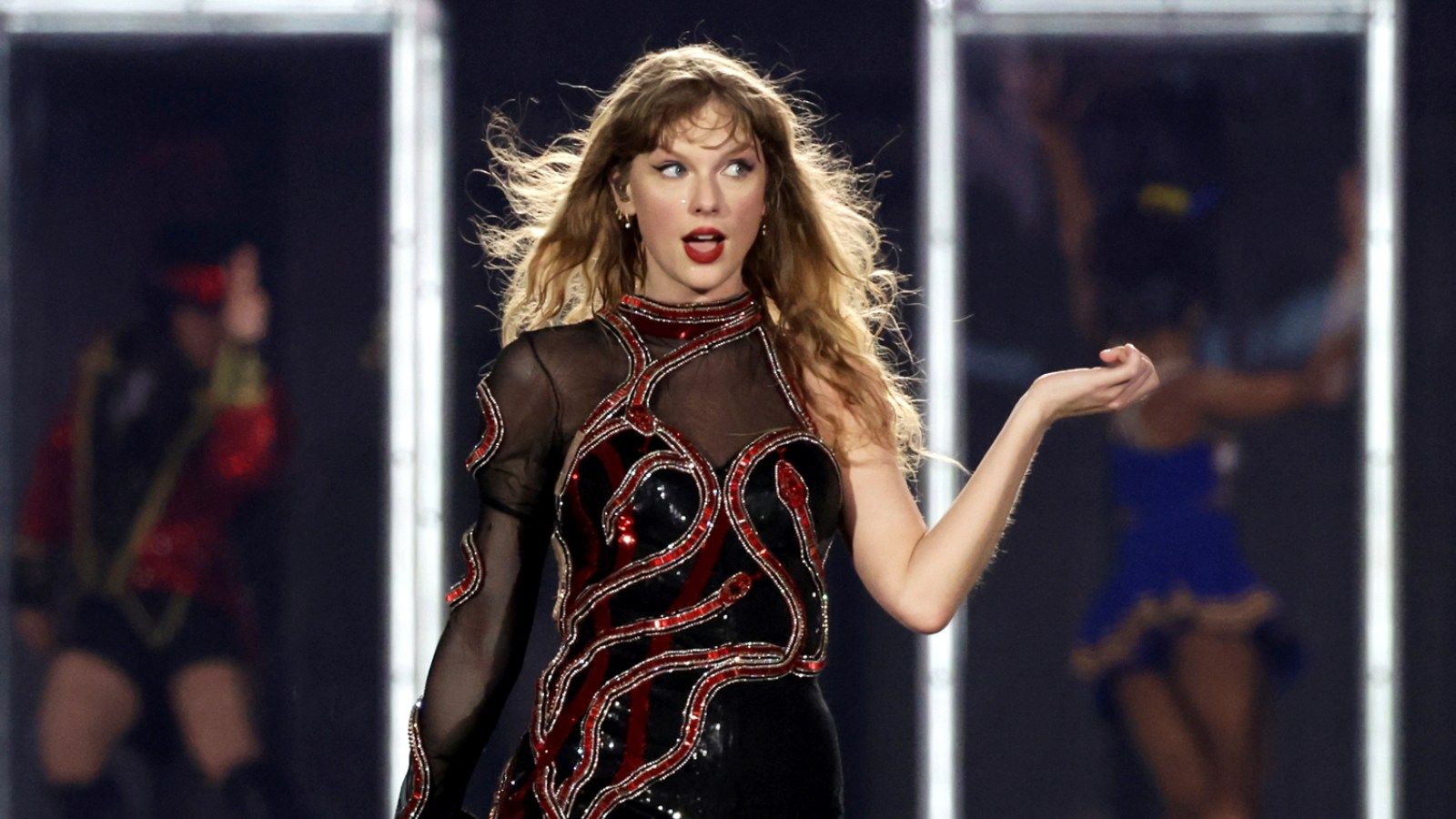 1600x900 Taylor Swift Teases 'Look What You Made Me Do (Taylor's Version)' Again