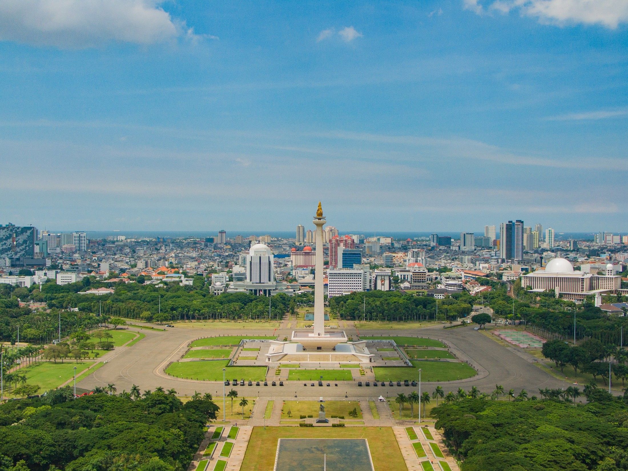 2200x1650 Monas's towering peek into history