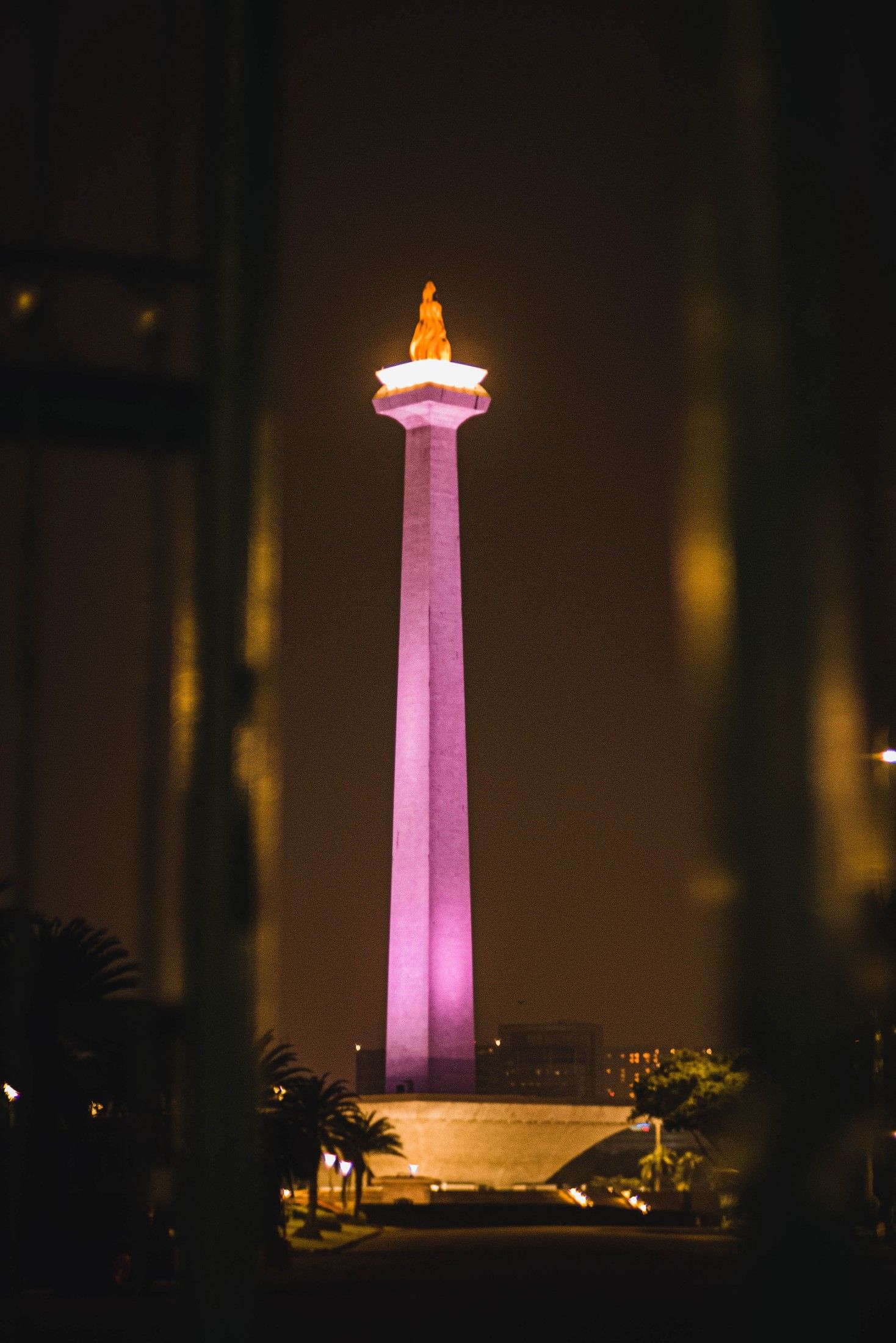 1468x2200 Monas's towering peek into history