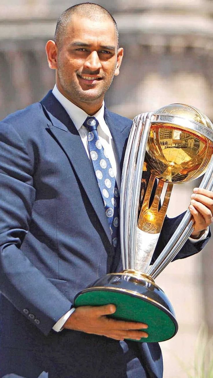 736x1308 MS Dhoni With World Cup Trophy