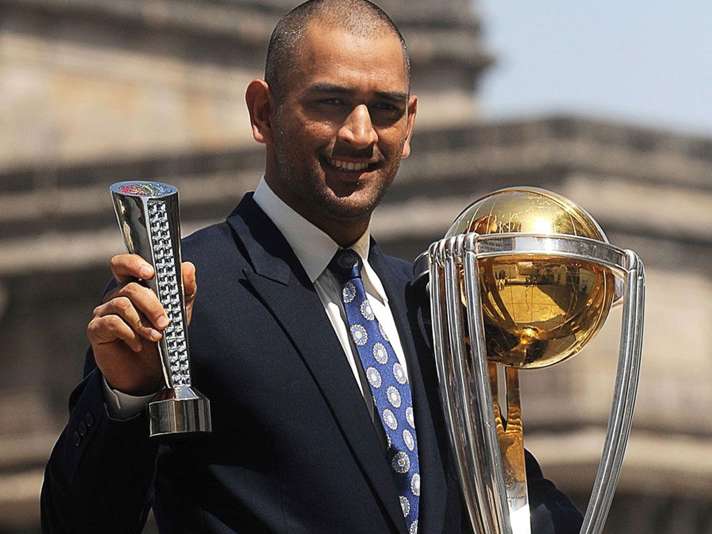 1024x768 Ms Dhoni Trophy Wallpaper