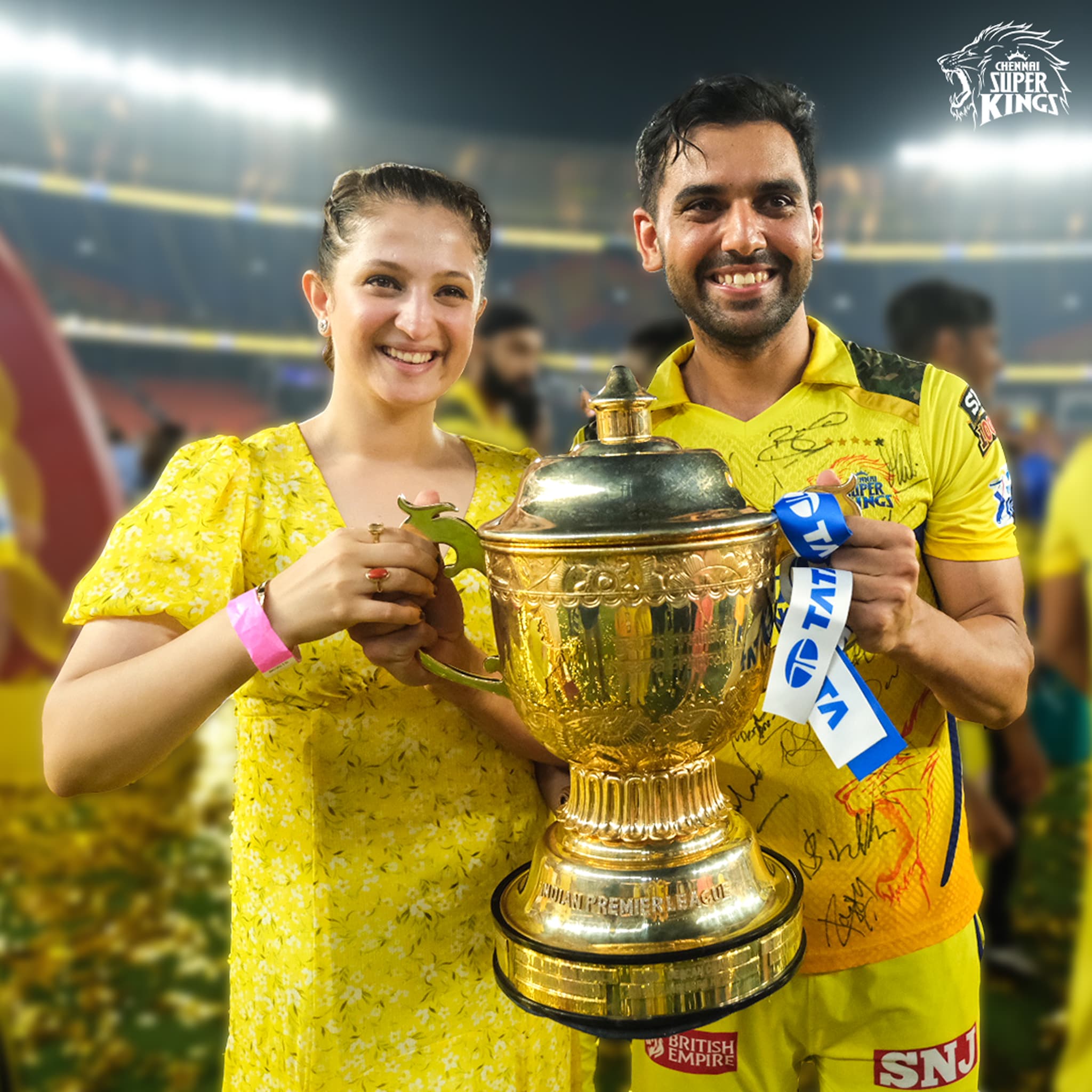 2048x2048 MS Dhoni, Ravindra Jadeja, Ajinkya Rahane, Others Pose With IPL Trophy After CSK Win 5th Title
