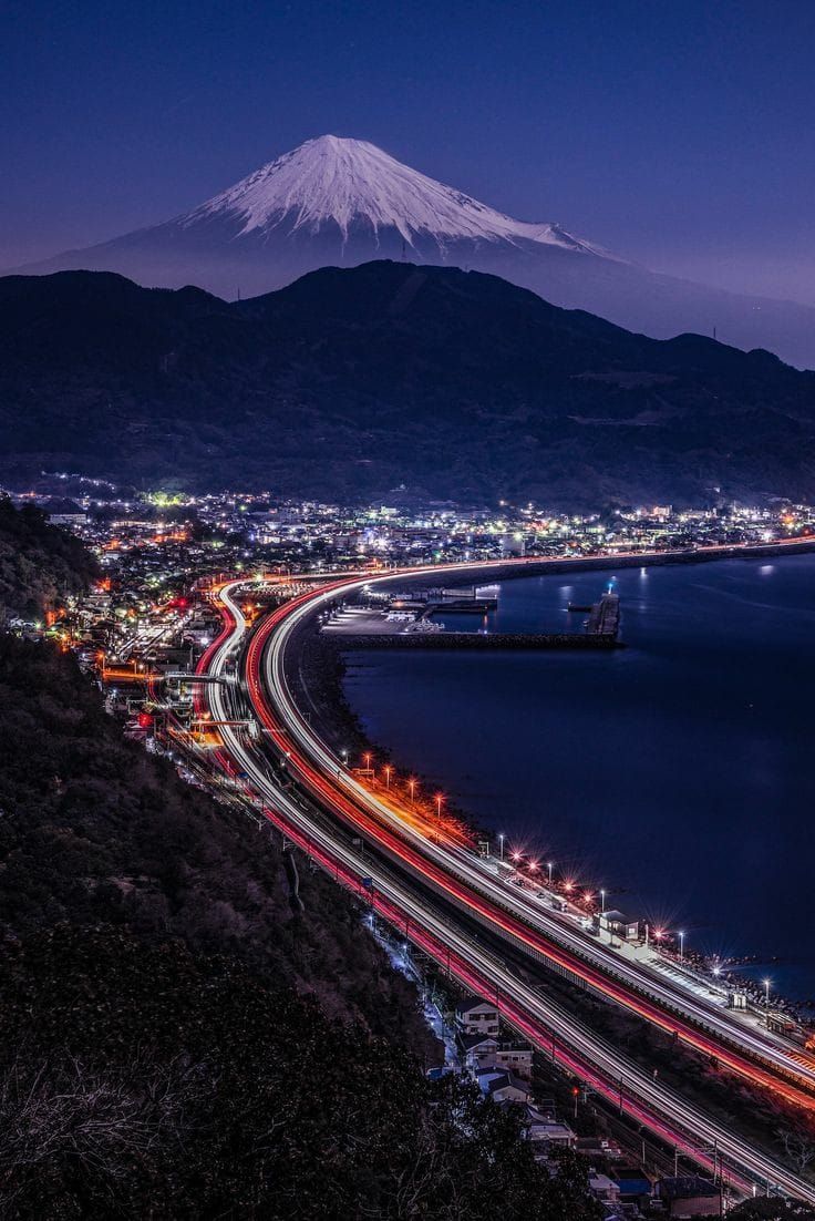 736x1102 Mount Fuji