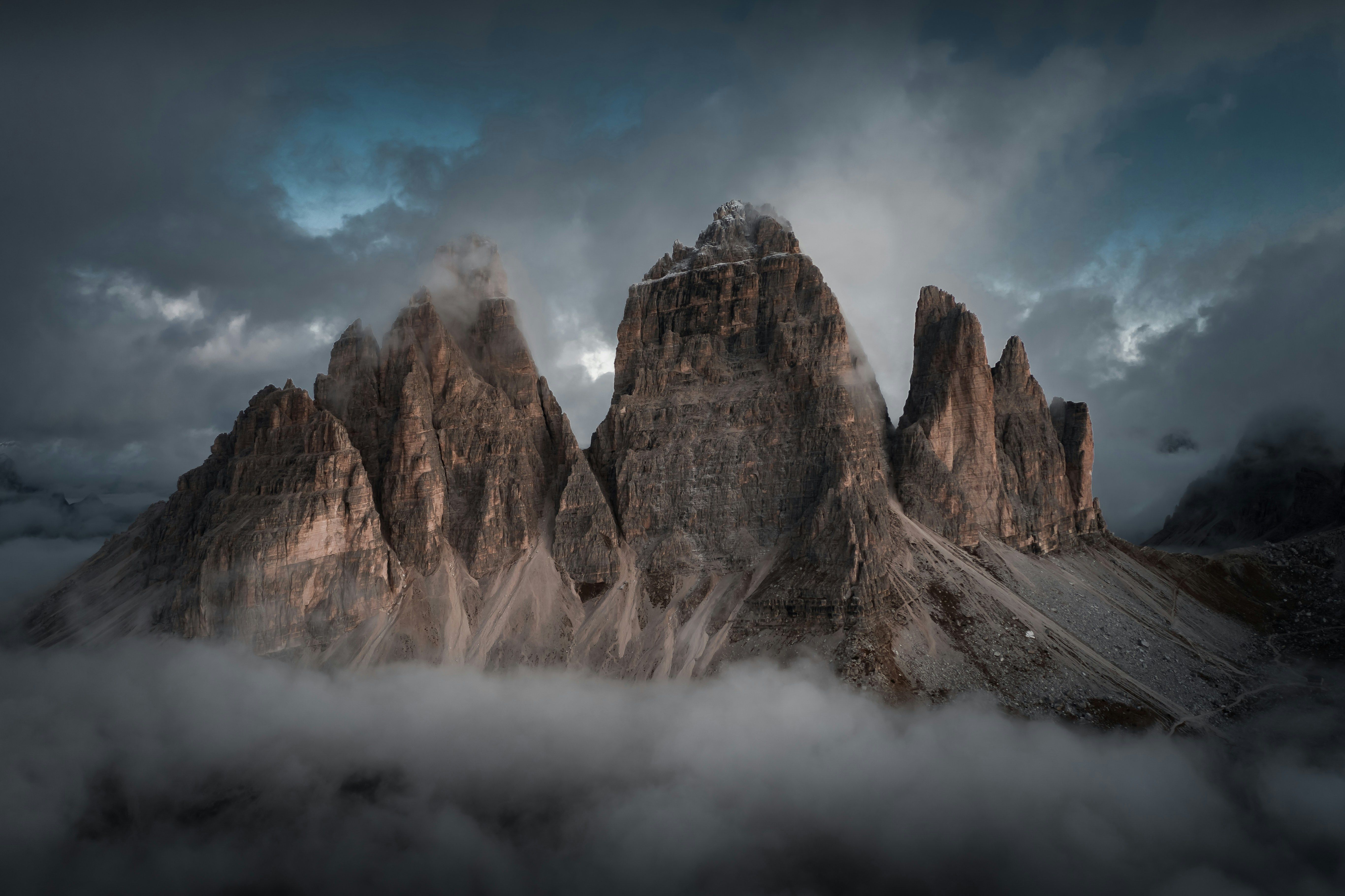 5464x3640 The dolomites, italy, with clouds and fog · Free