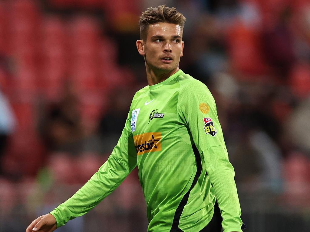 1024x768 BBL12 news: Sydney Thunder's Chris Green reacts to being bowled out for 15 against Adelaide Strikers