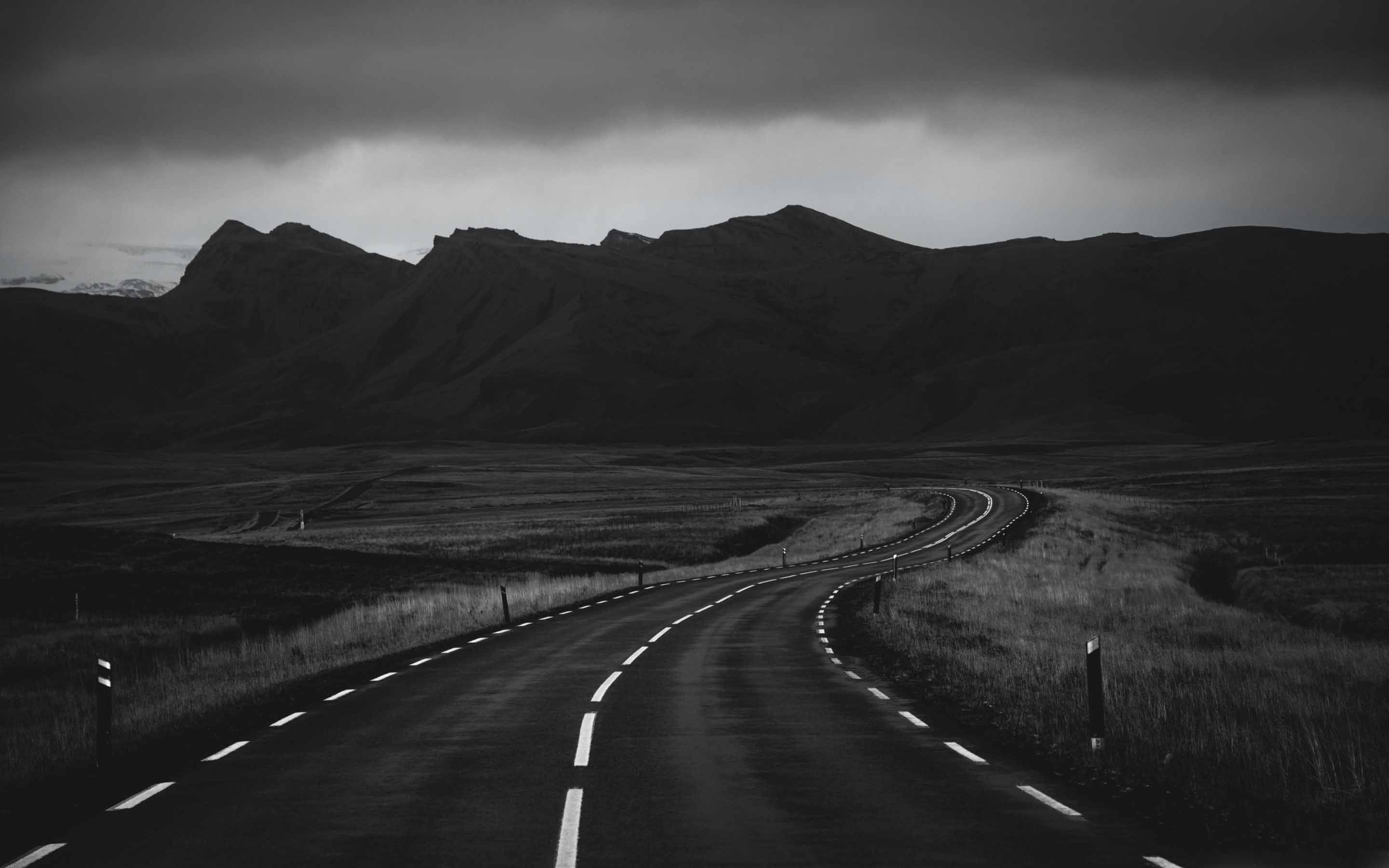 2880x1800 Road In Black And White MacBook Air Wallpaper Download