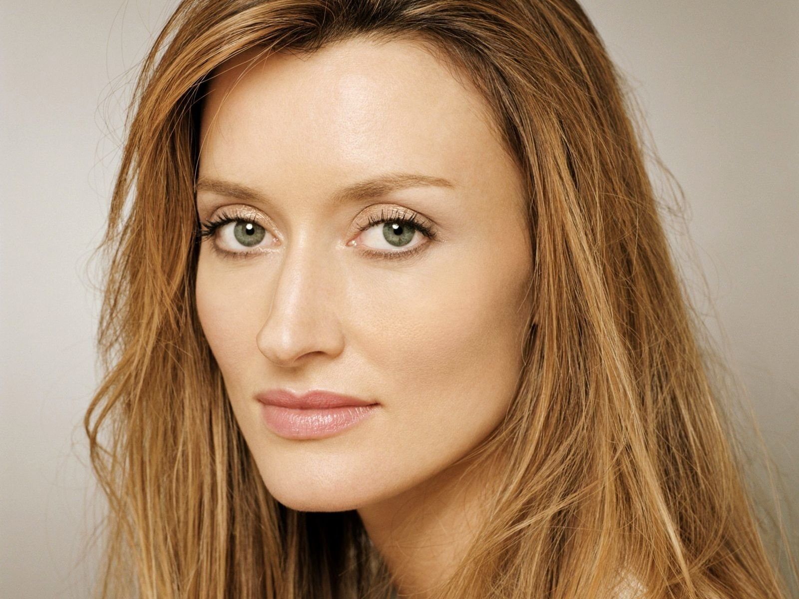 1600x1200 Natascha McElhone Wallpaper