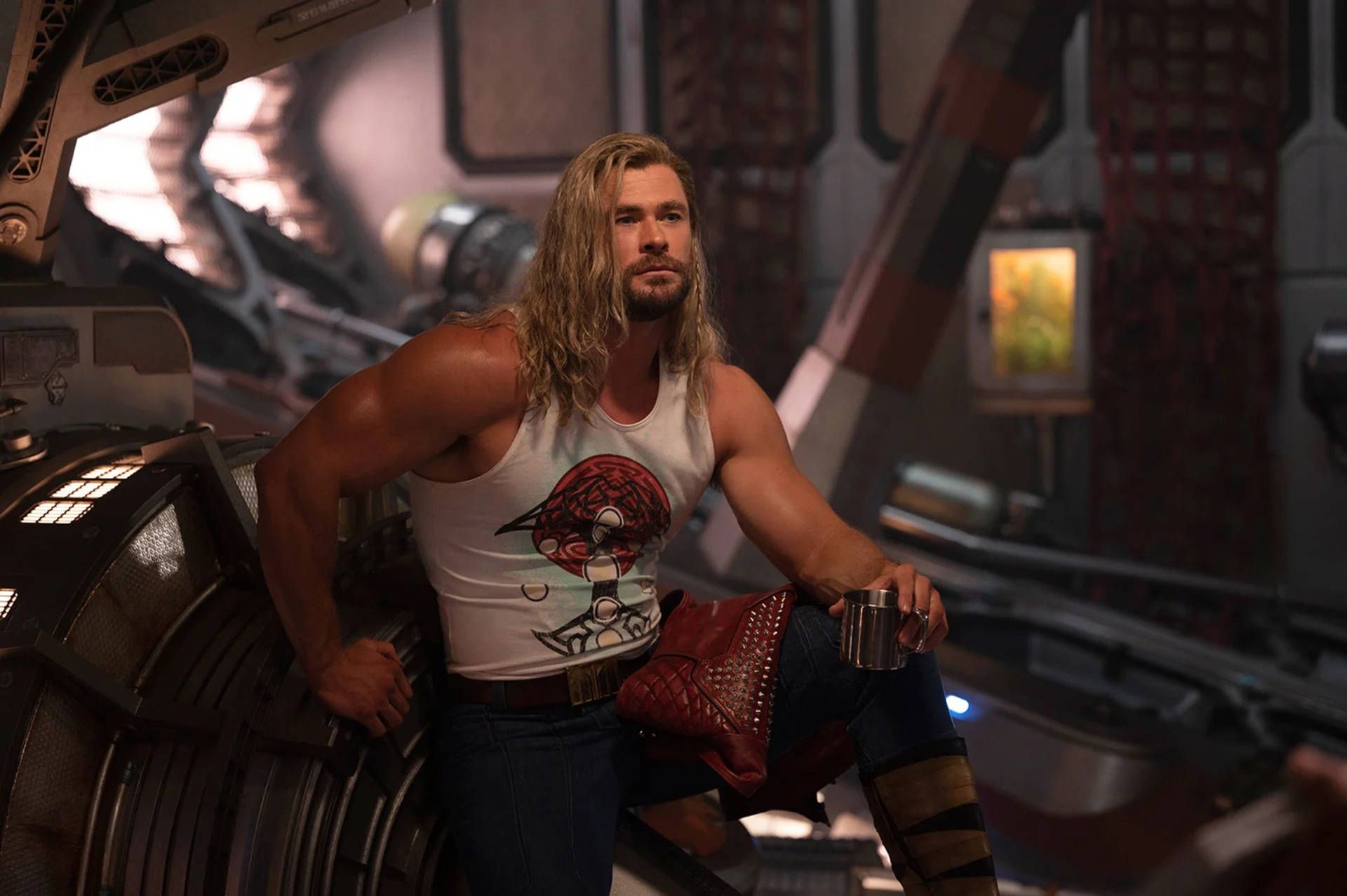 1920x1277 Download Thor Love And Thunder Muscular Thor Wallpaper