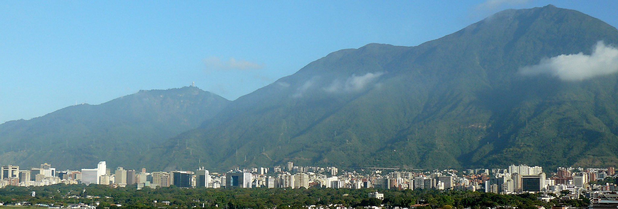 2047x694 Cerro El Avila, Este de Caracas,. Vista de El Cerro de El A