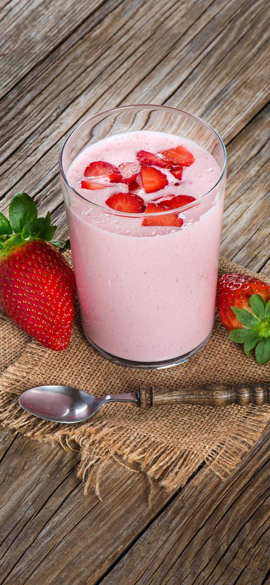 887x1920 Strawberry Milkshake Wallpaper