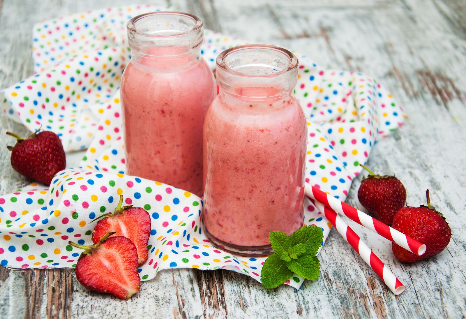 1600x1095 Strawberry Smoothie