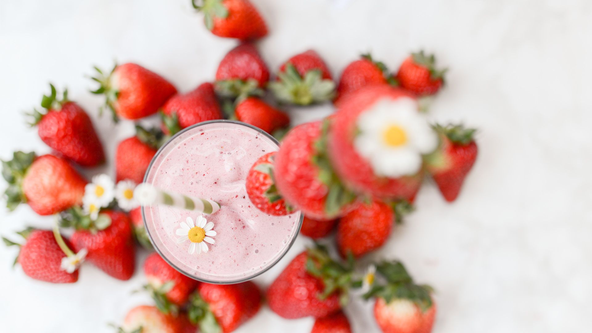 1920x1080 The Most Amazing Strawberry Milkshake