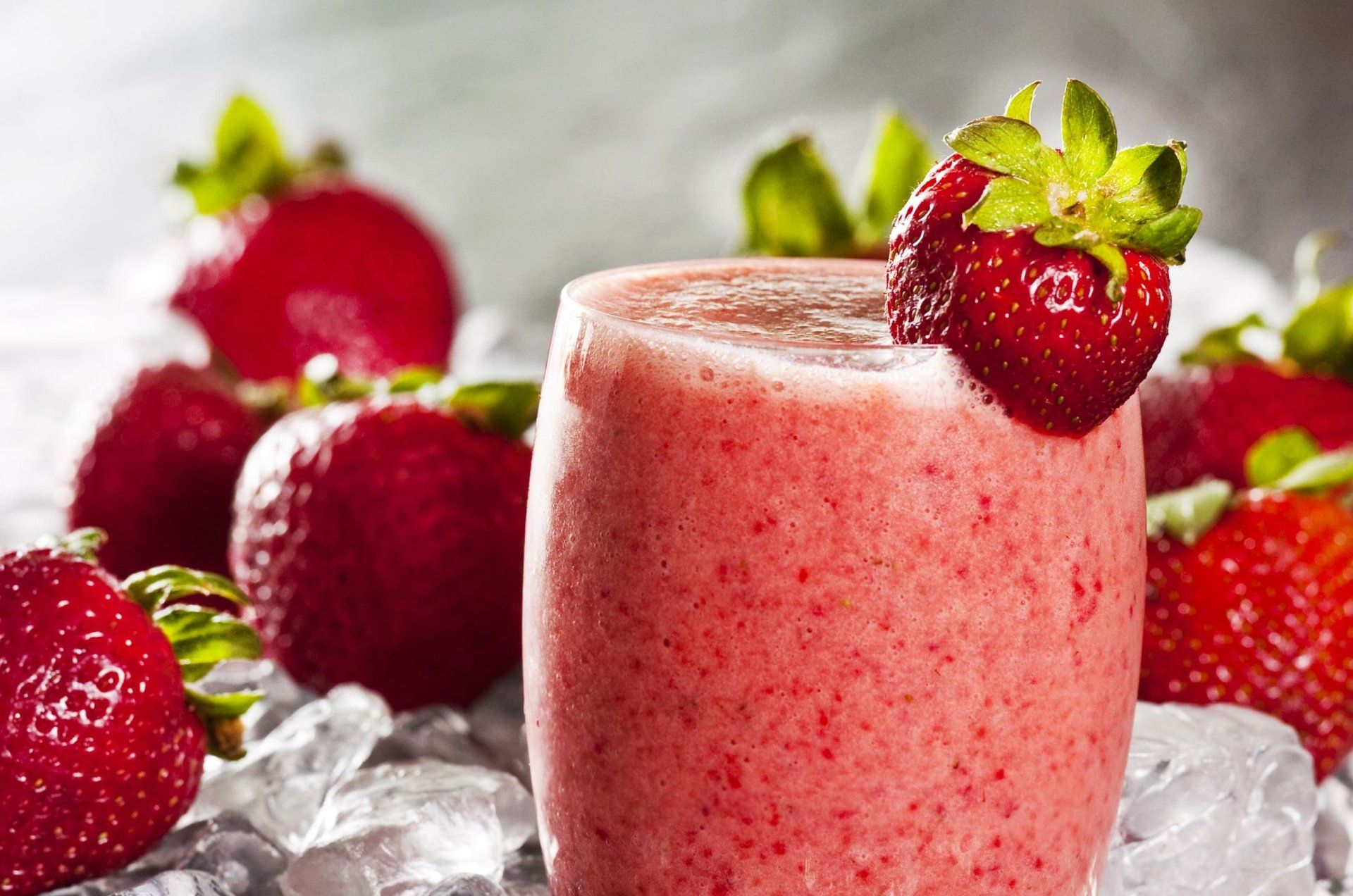 1920x1272 Download Strawberry Drink Food Smoothie HD Wallpaperx1632