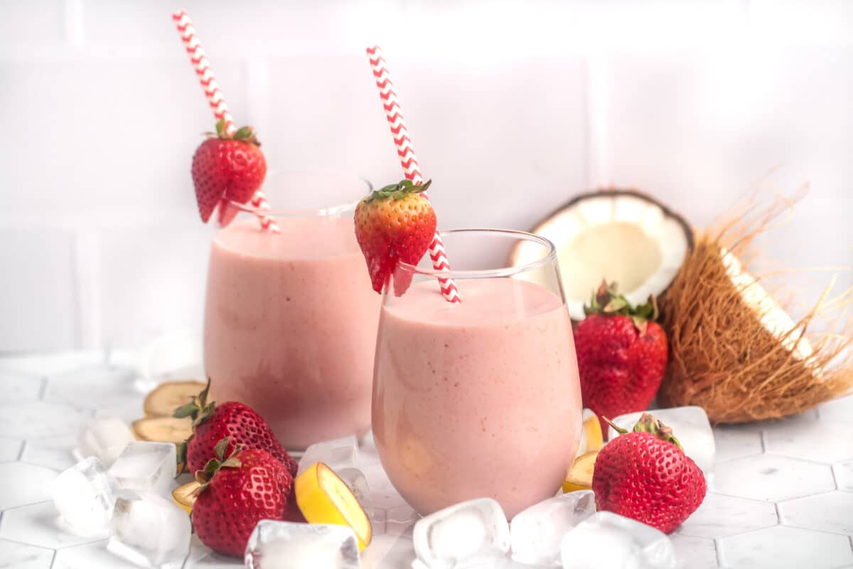 1200x800 Strawberry Banana Coconut Smoothie