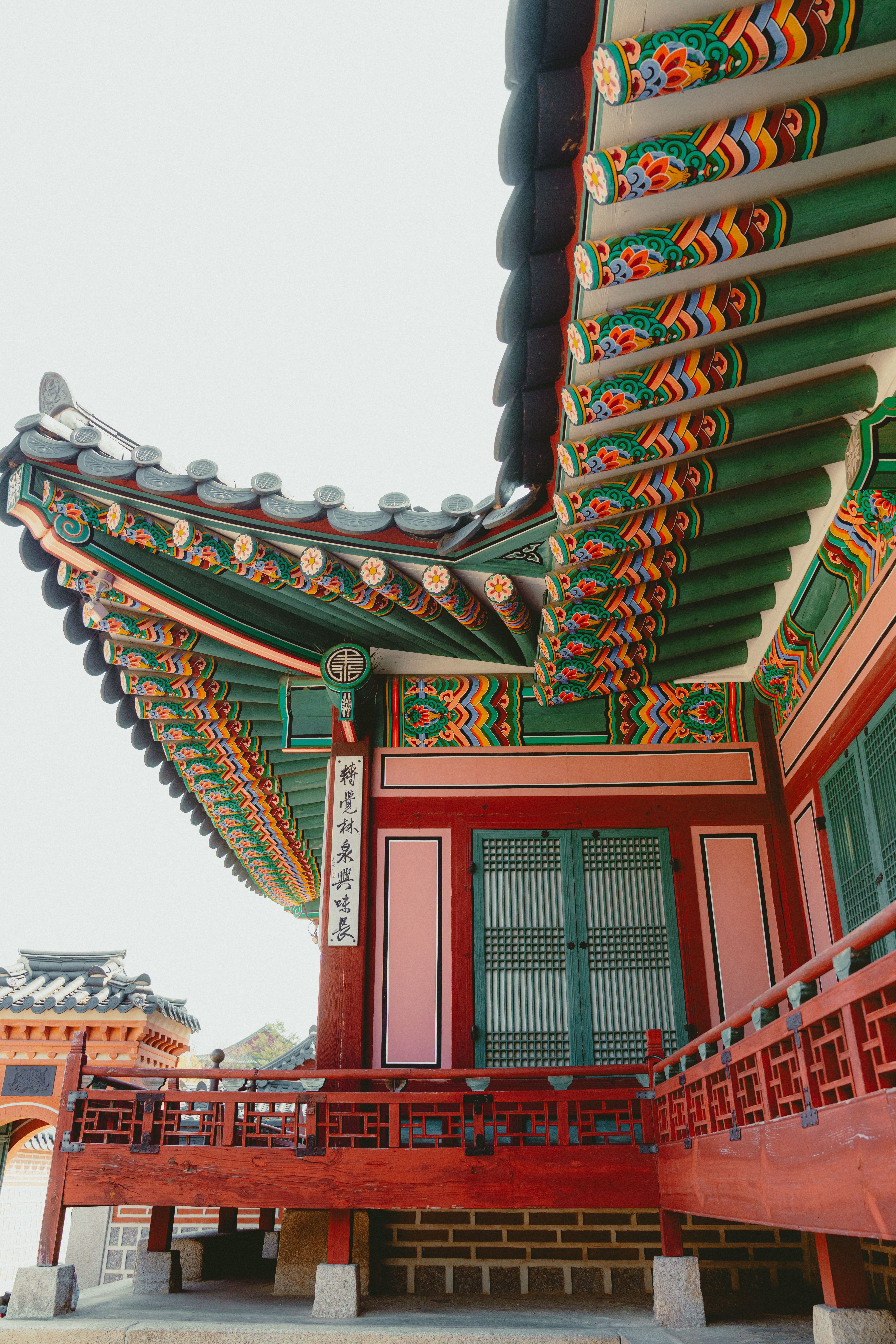 4672x7008 Traditional Korean Architecture in Seoul · Free