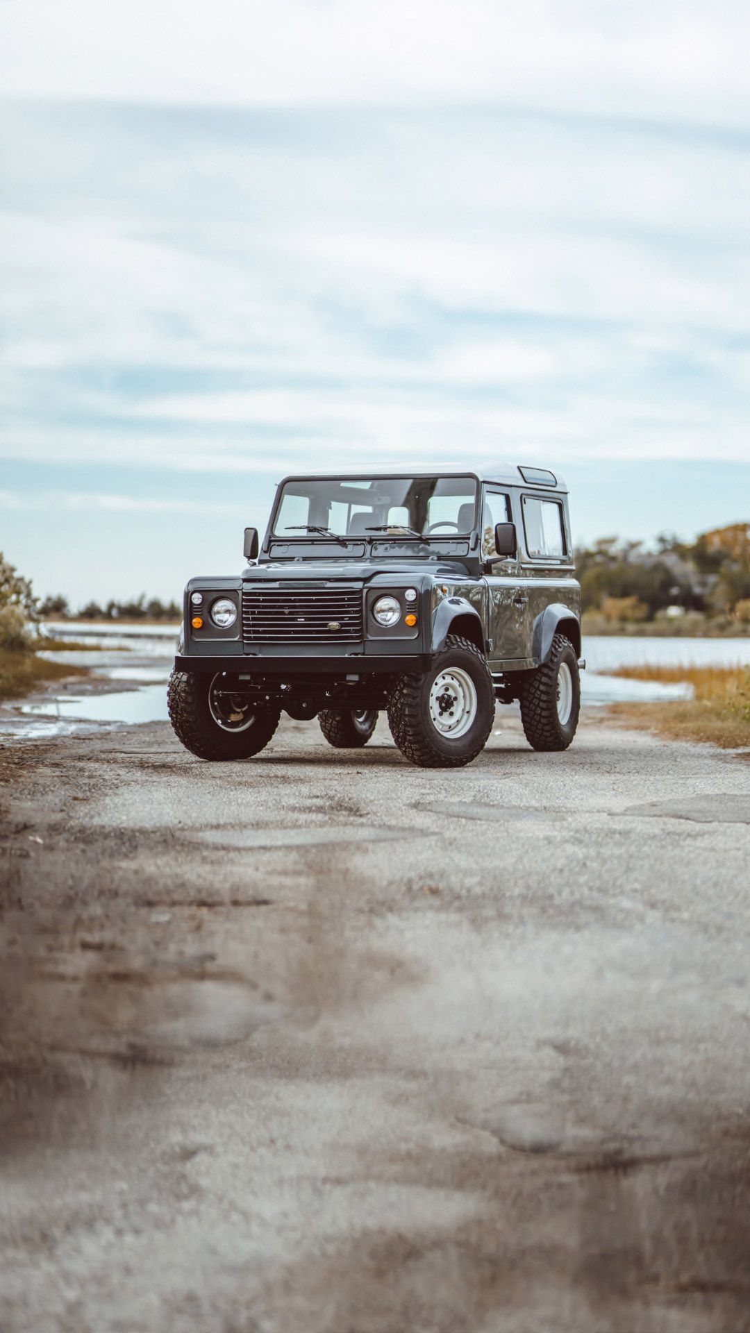 1080x1920 Custom Land Rover Defenders