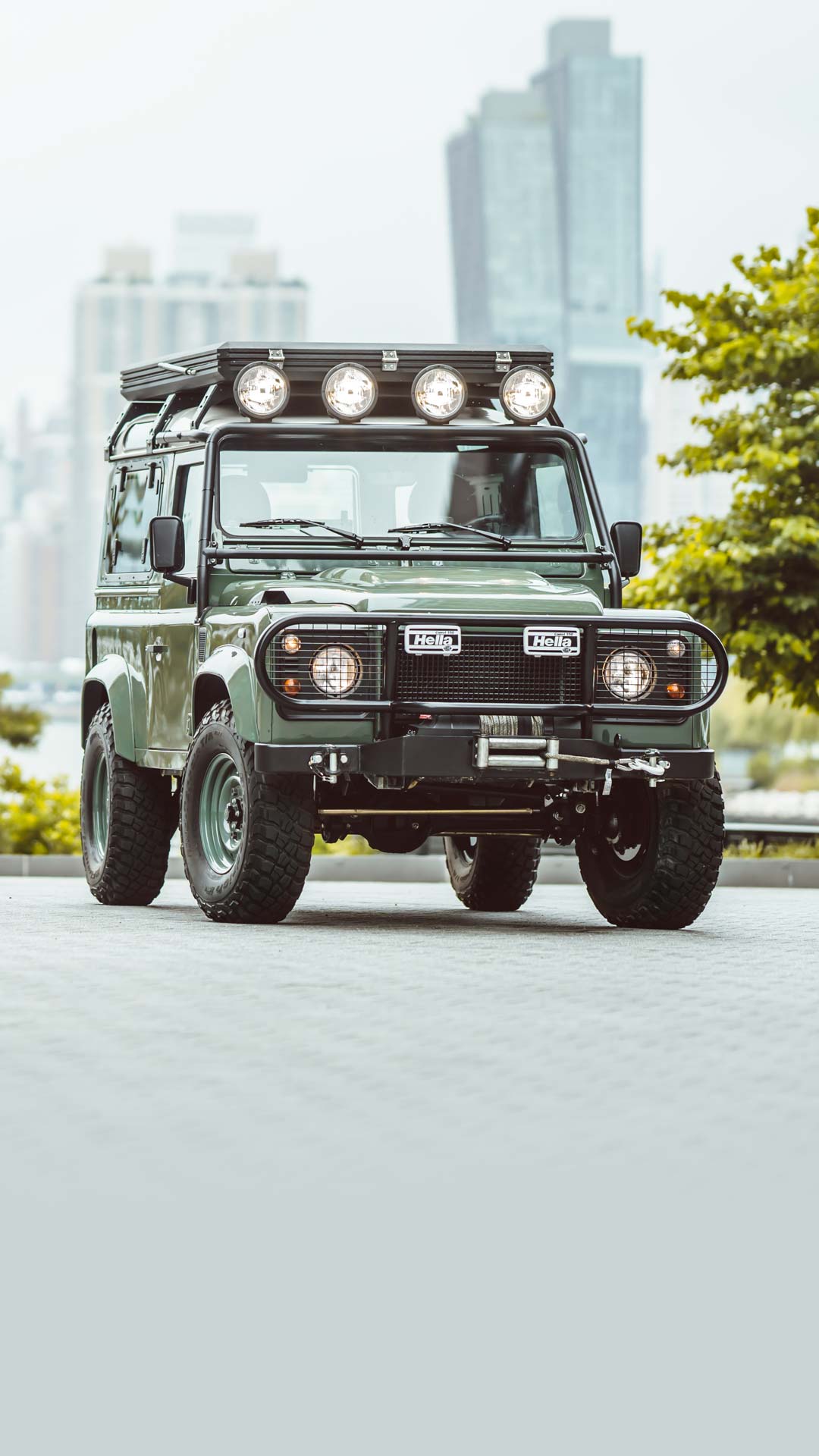 1080x1920 Custom Land Rover Defenders
