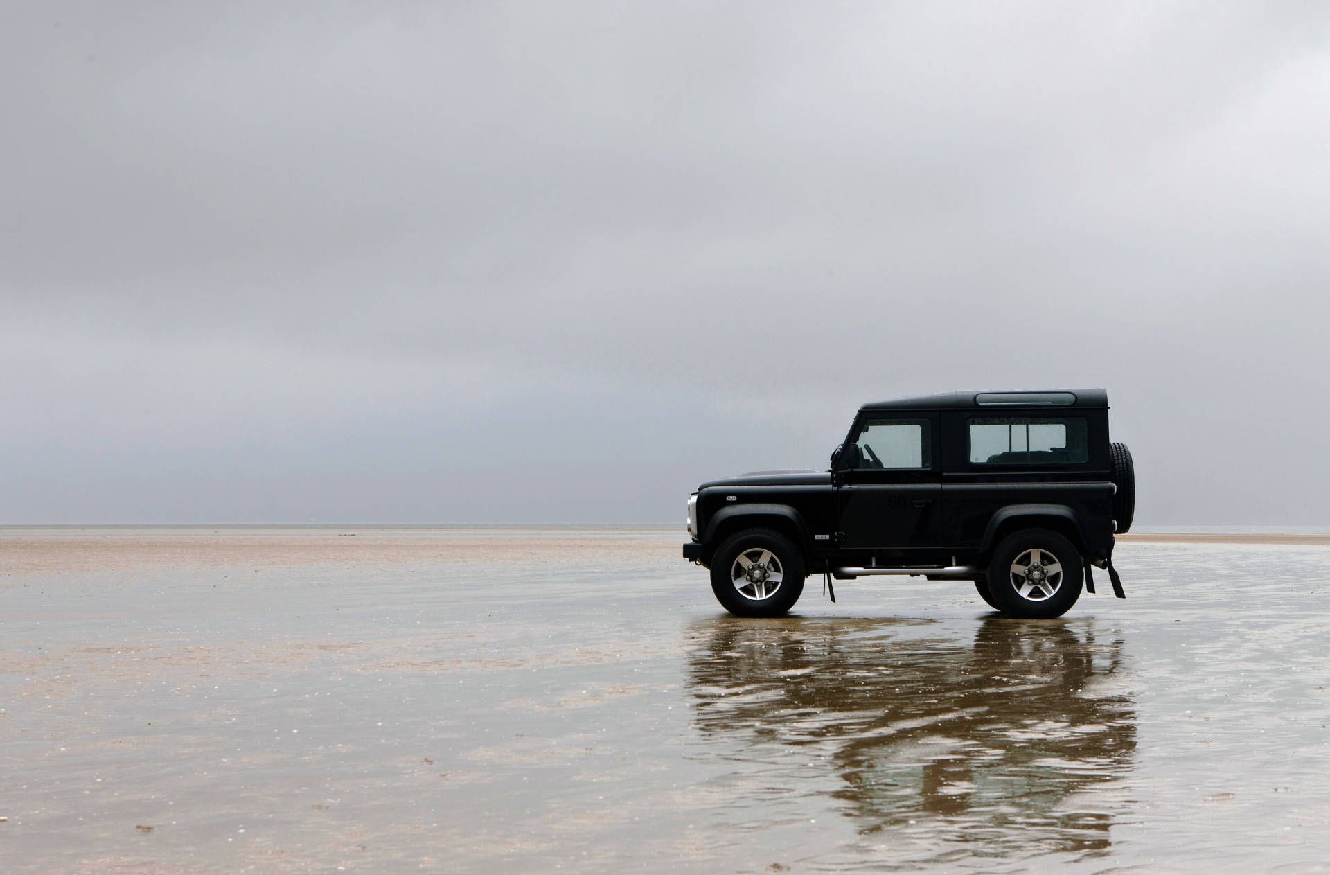 1920x1263 Download Metallic Black 2008 Land Rover iPhone Wallpaper