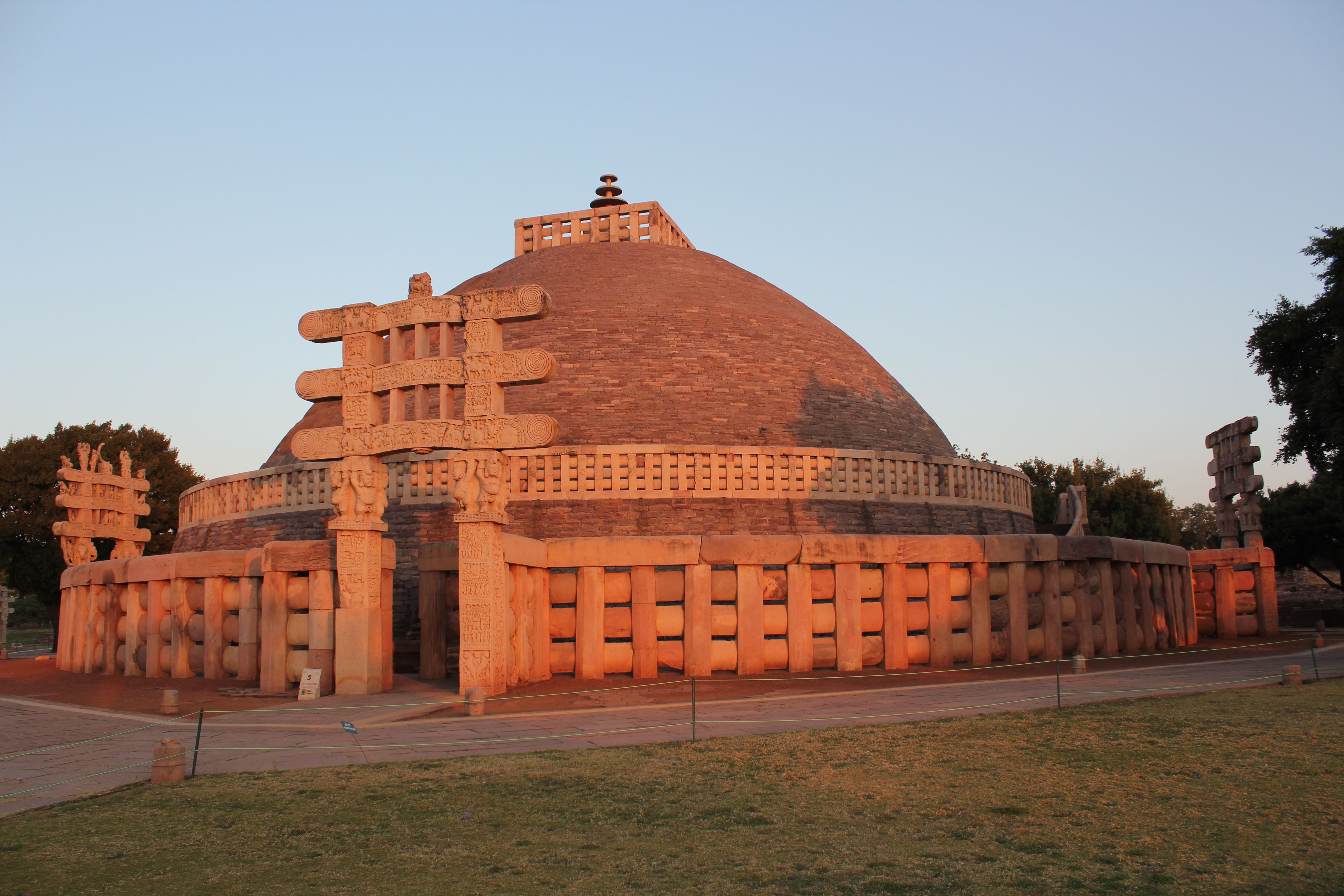 5184x3456 Sanchi, Stupa western