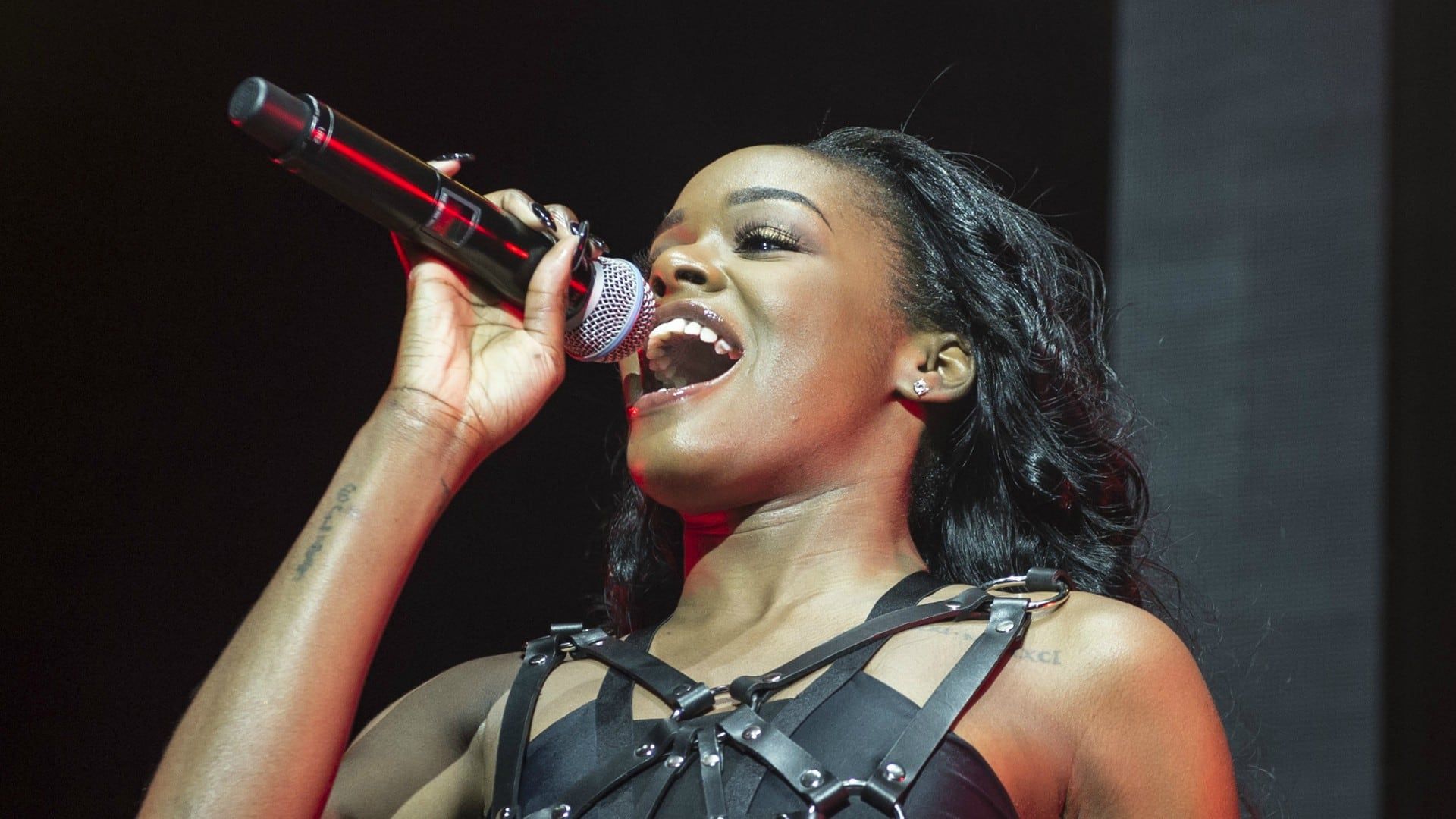 1920x1080 Azealia Banks' closet remodel video is straight out of your nightmares