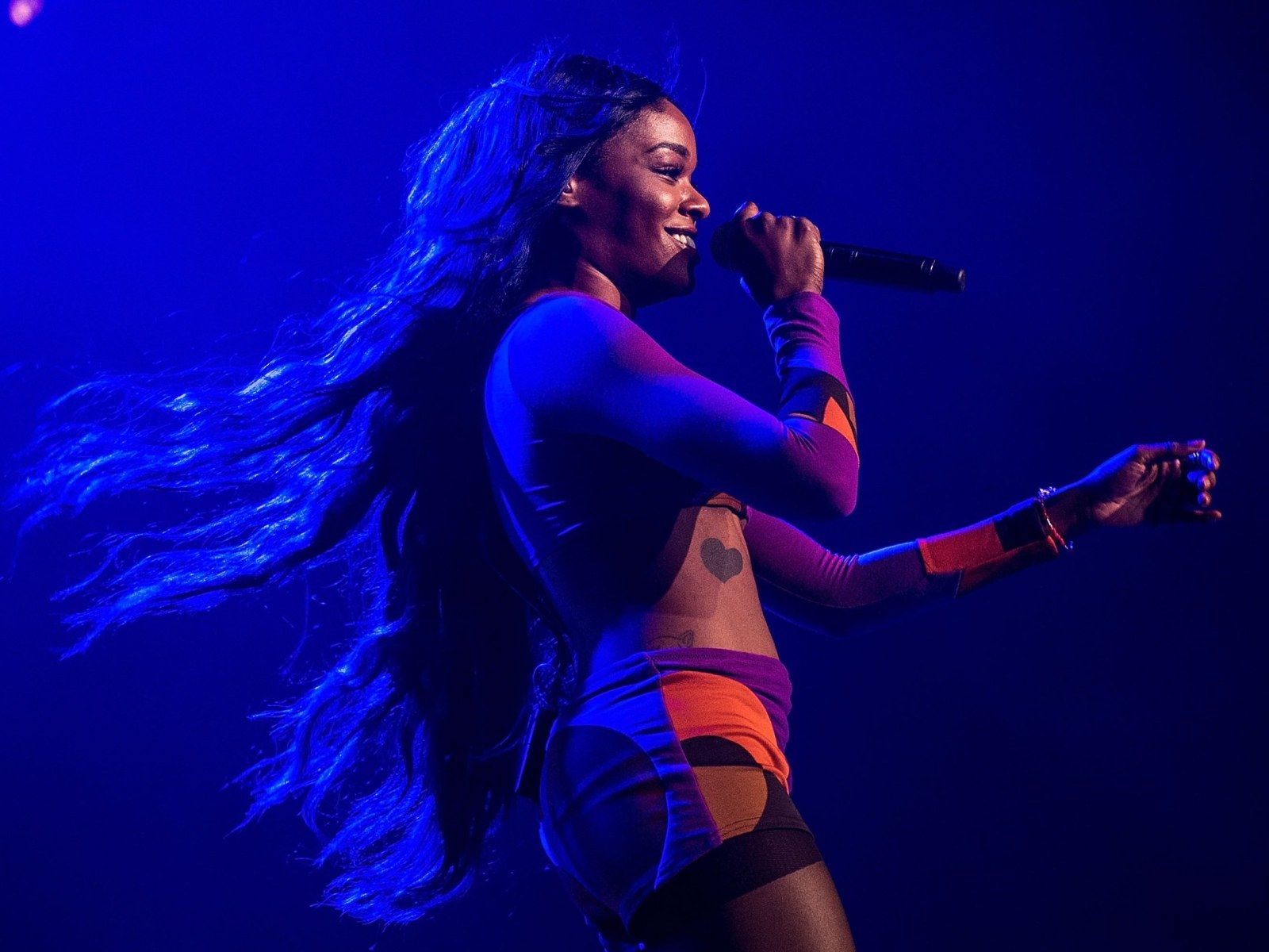 1600x1200 Azealia Banks Weighs In On Nicki Minaj Miley Cyrus Feud On Twitter; Rapper Calls Both Artists 'Basic'