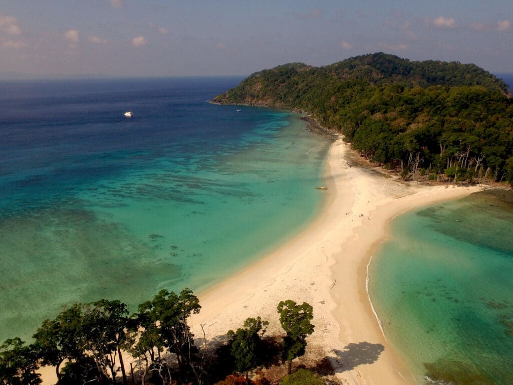 1024x768 Beaches and Islands holidays in India
