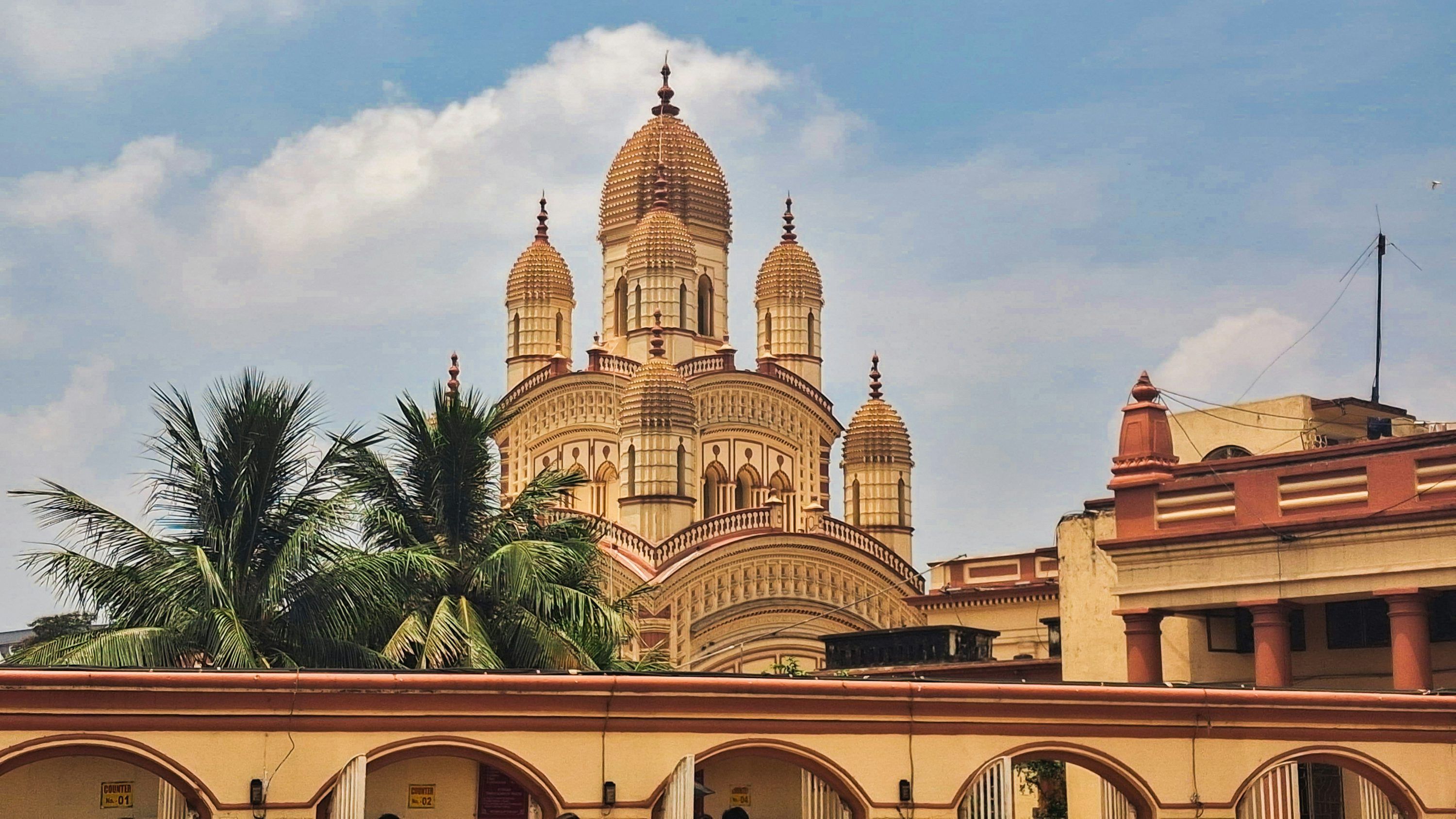 3000x1688 The dakshineswar kali temple is shown. photo